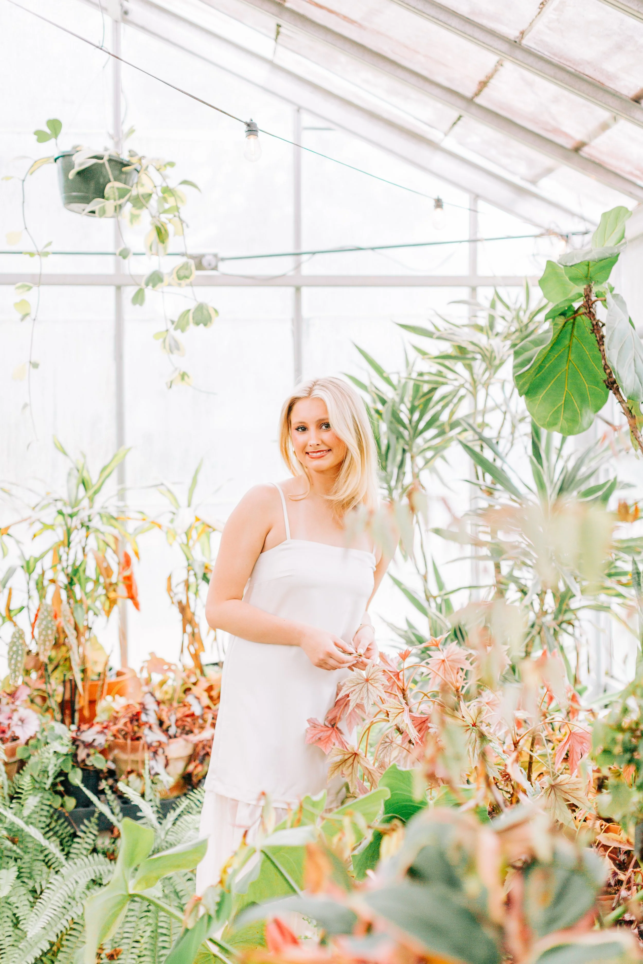 baton-rouge-senior-pictures-greenhouse-burden-gardens.jpg