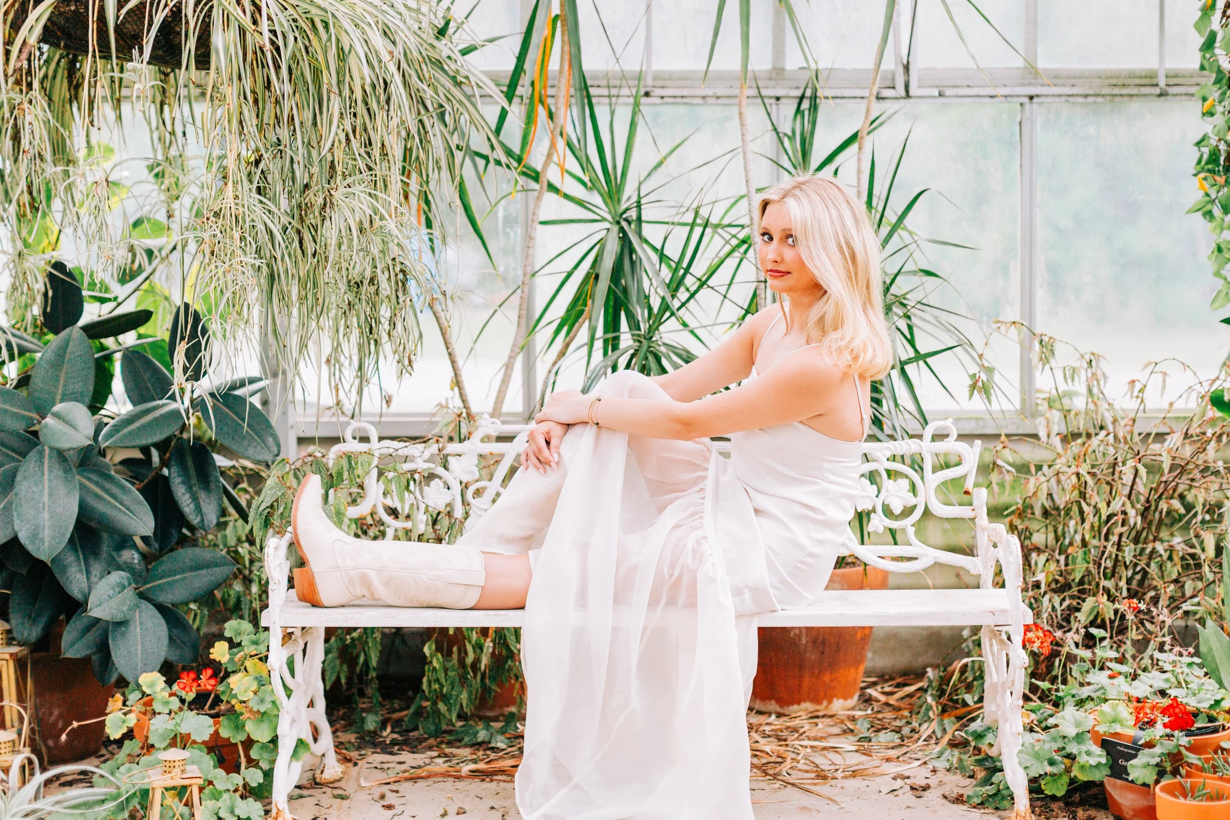 baton-rouge-senior-pictures-greenhouse-burden-gardens.jpg