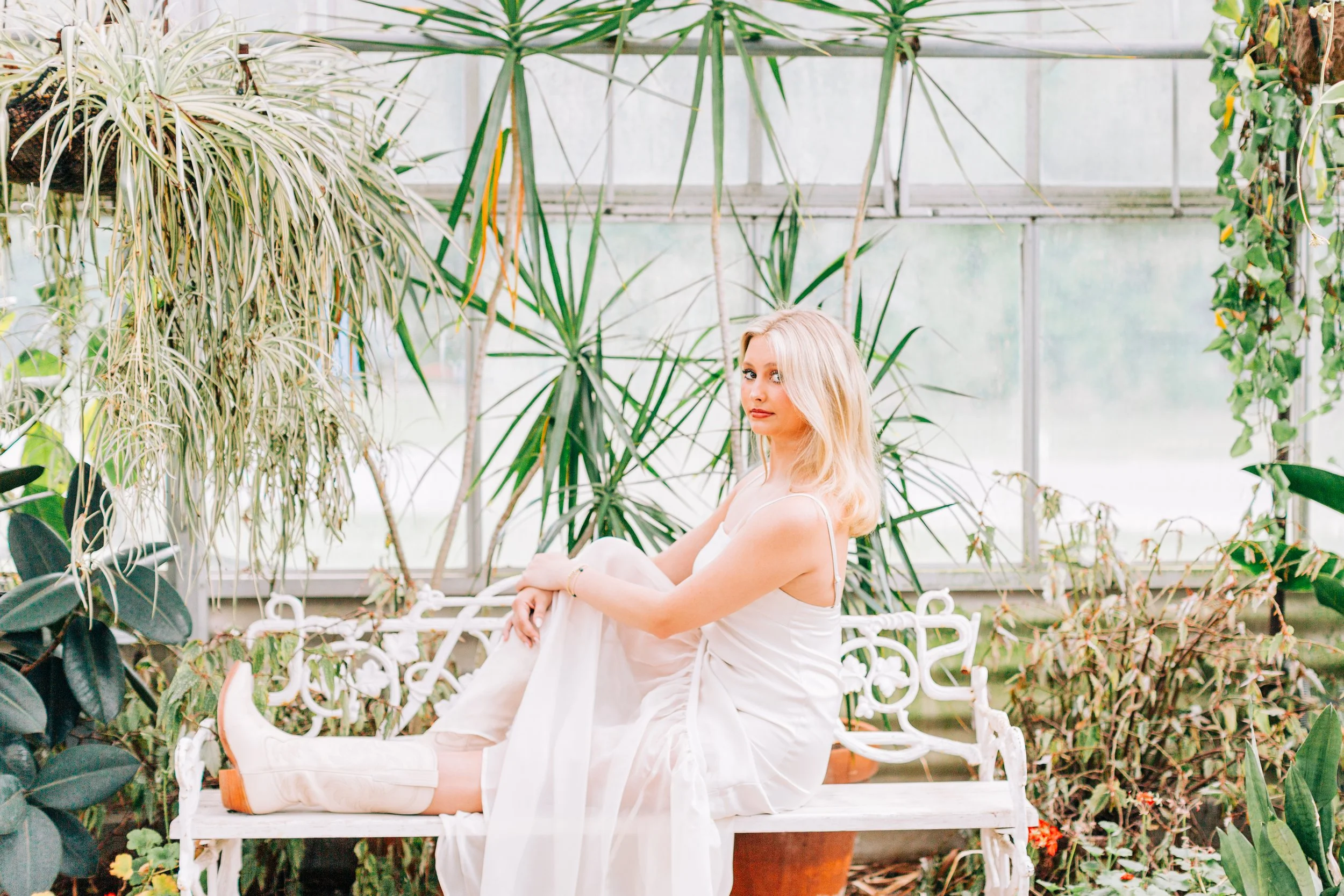 baton-rouge-senior-pictures-greenhouse-burden-gardens.jpg