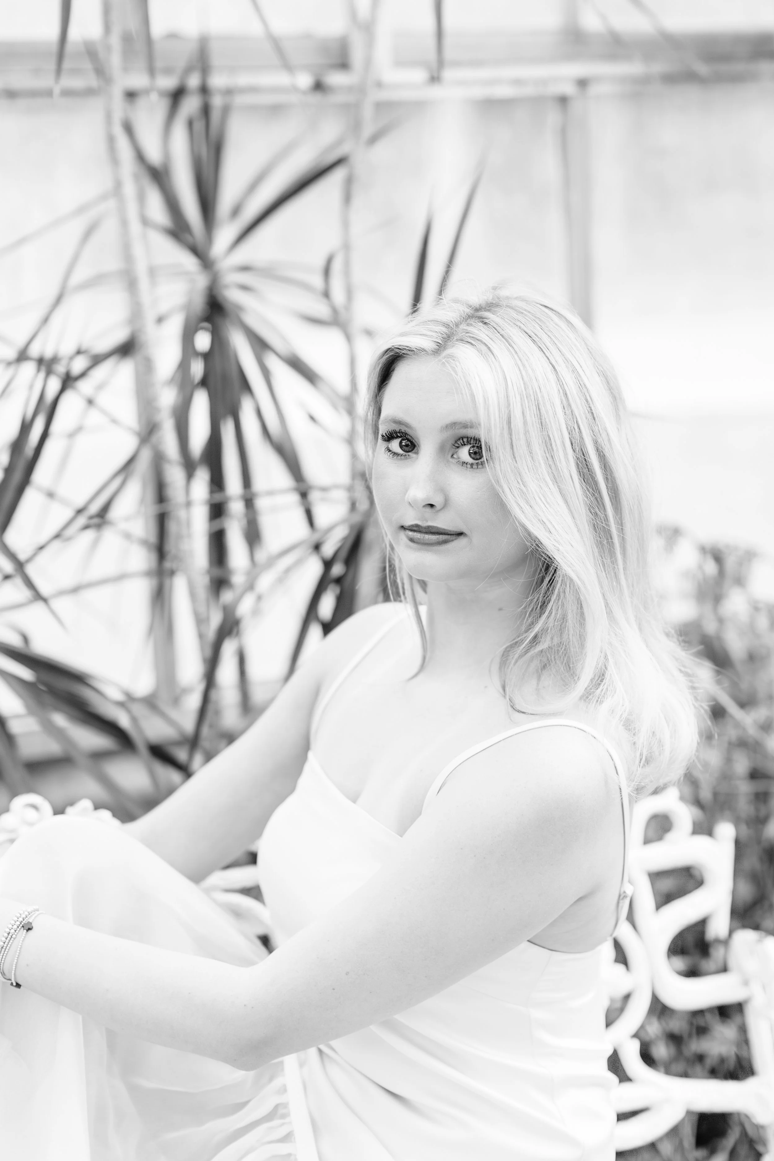 baton-rouge-senior-pictures-greenhouse-burden-gardens.jpg