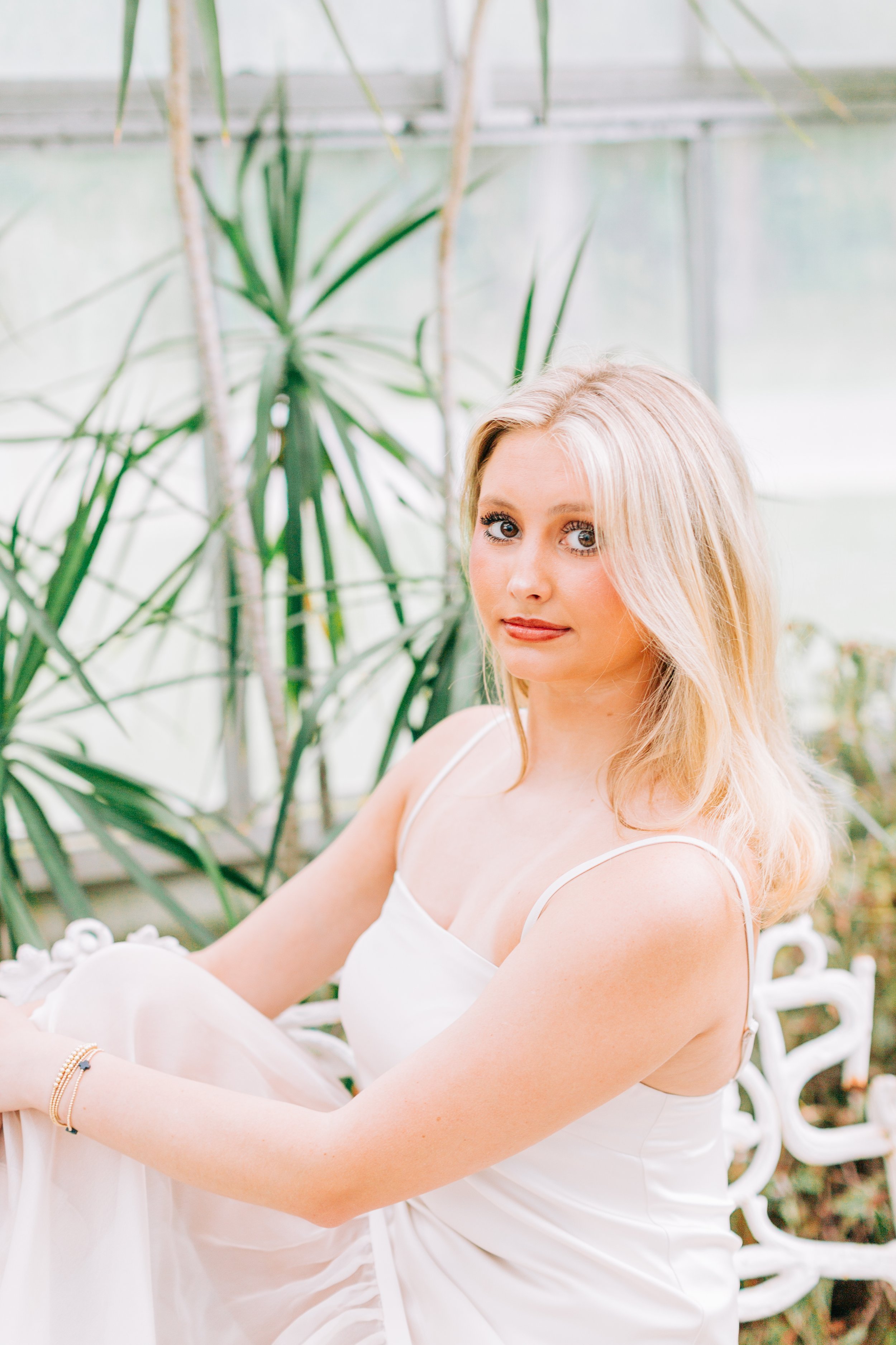baton-rouge-senior-pictures-greenhouse-burden-gardens.jpg