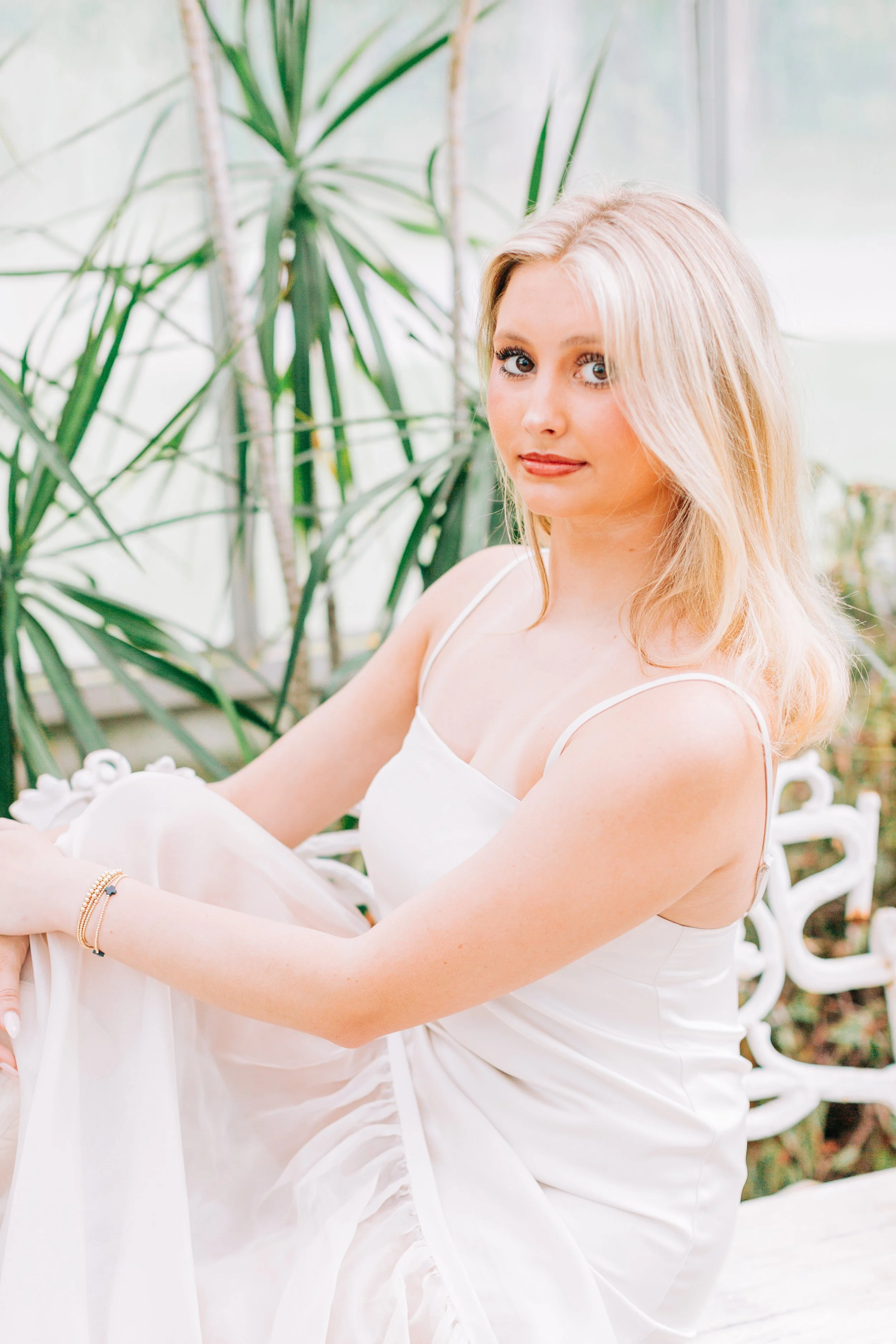 baton-rouge-senior-pictures-greenhouse-burden-gardens.jpg