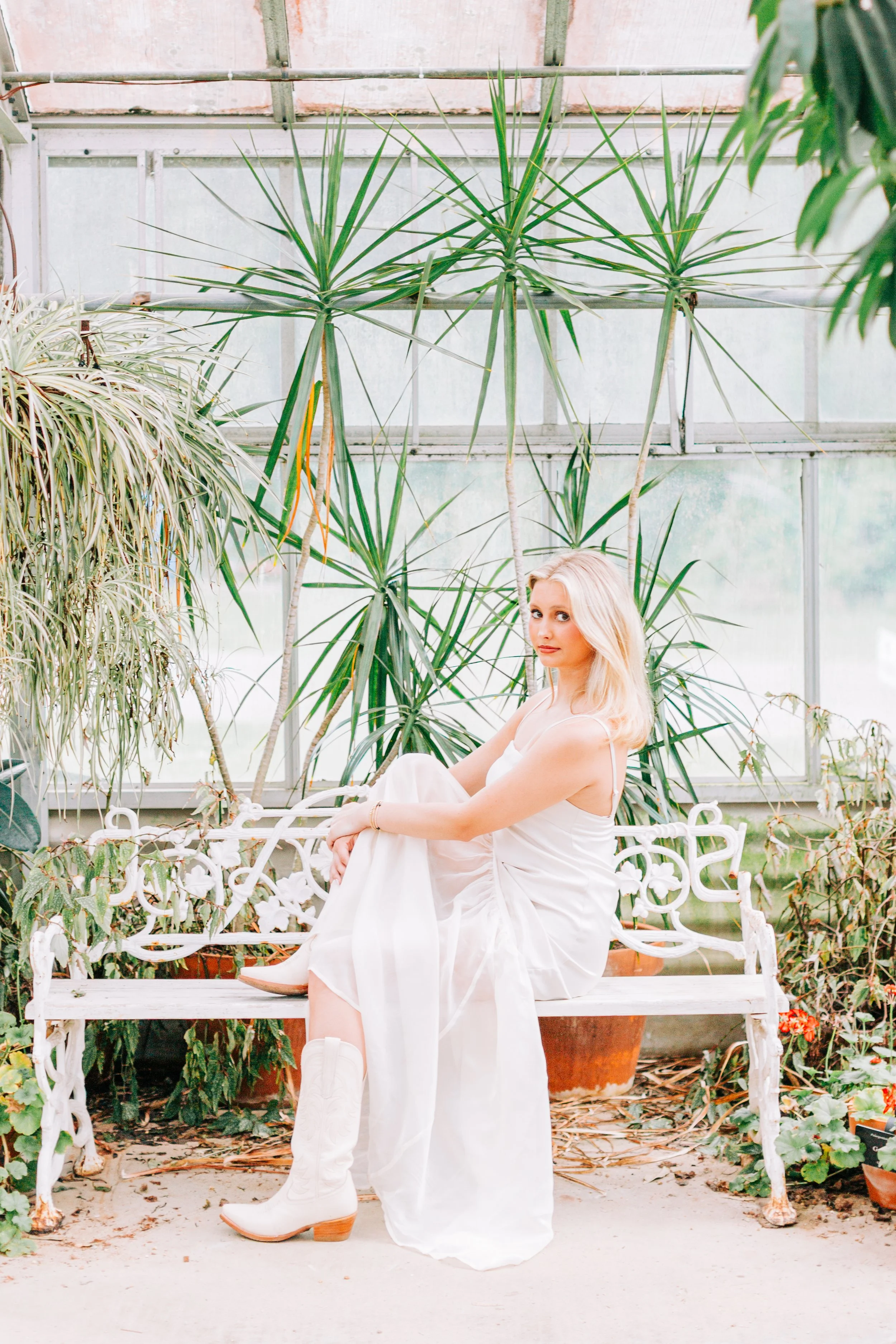 baton-rouge-senior-pictures-greenhouse-burden-gardens.jpg