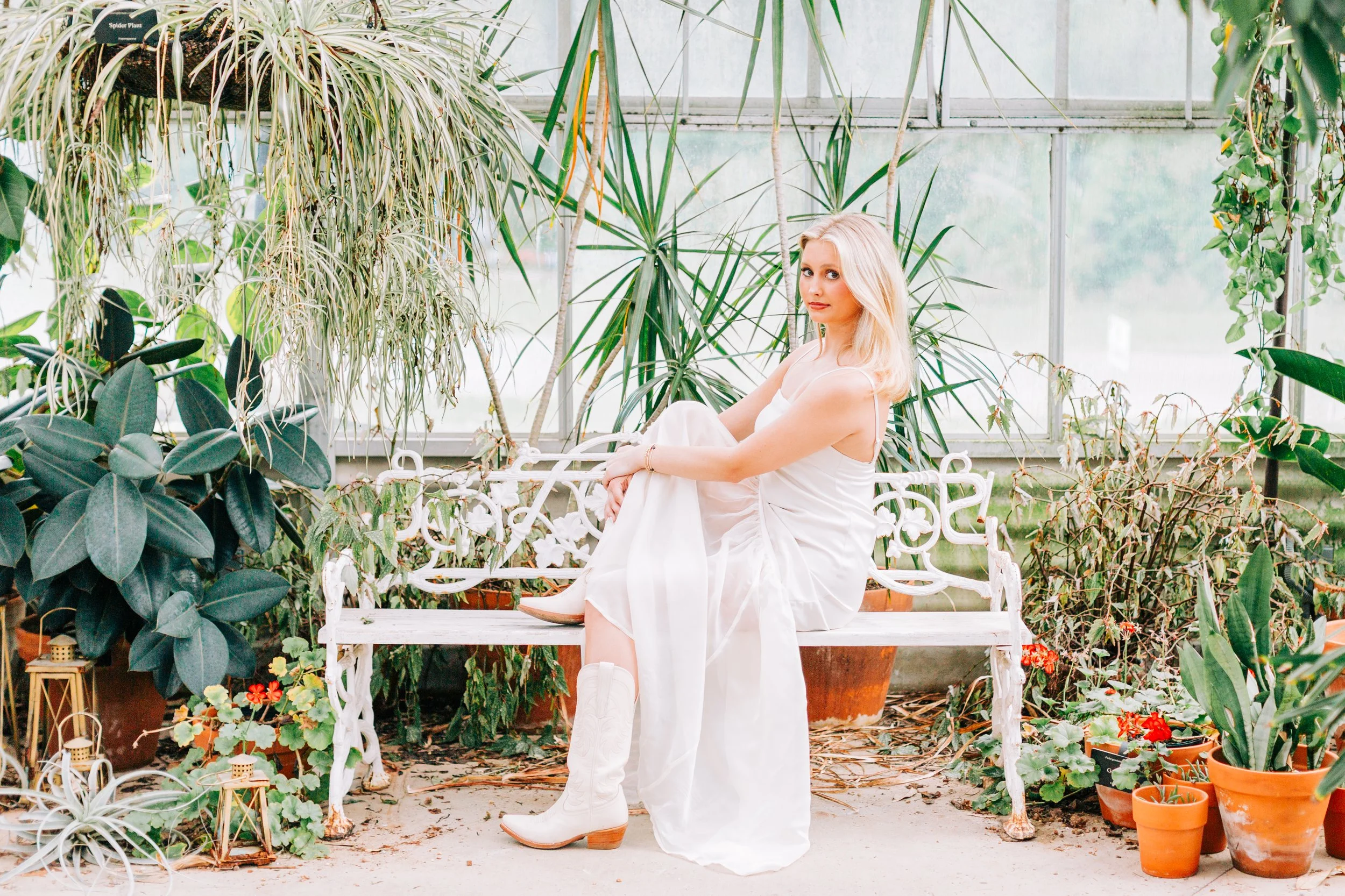 baton-rouge-senior-pictures-greenhouse-burden-gardens.jpg