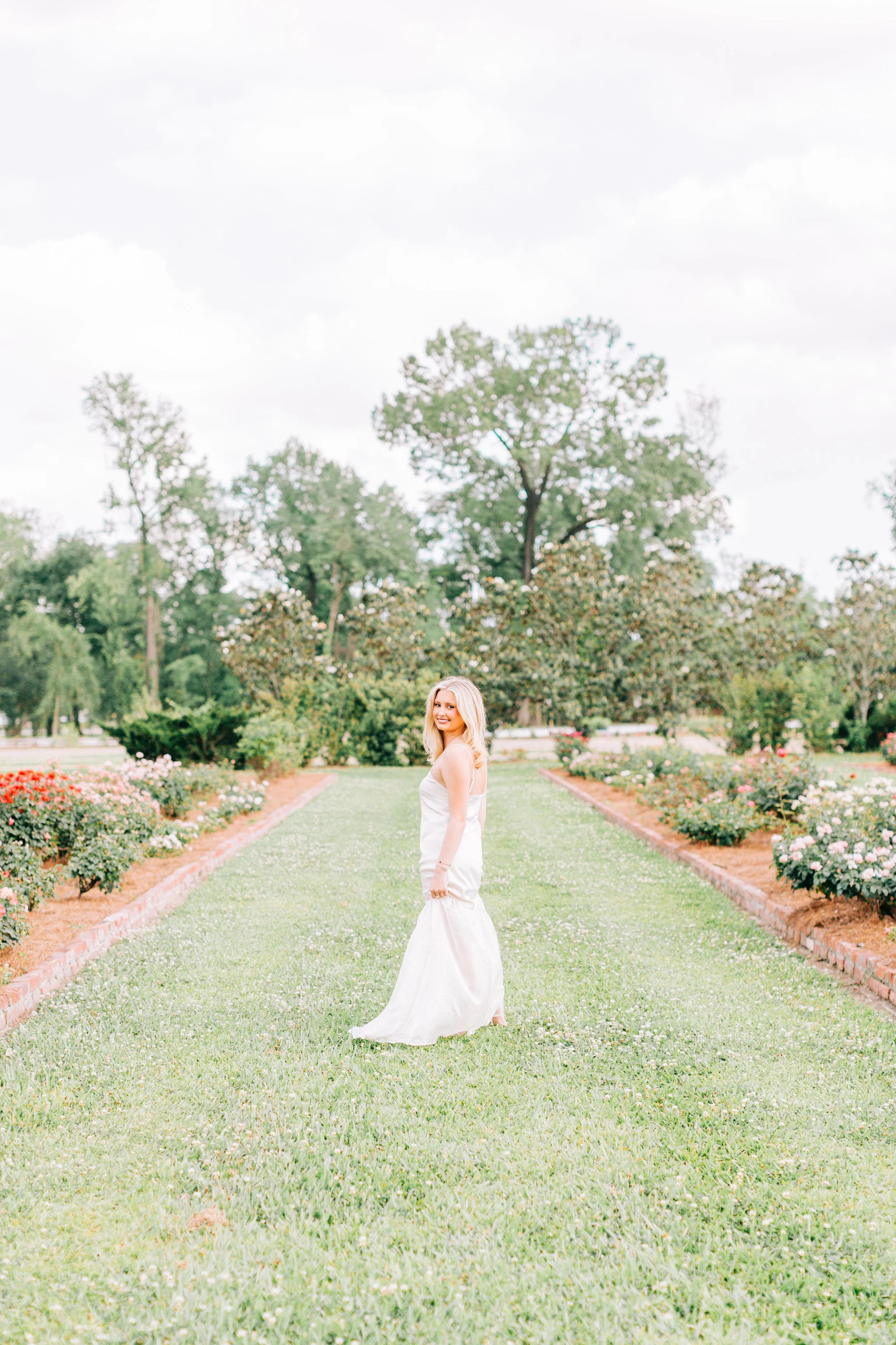 spring-senior-portraits-burden-gardens-baton-rouge.jpg