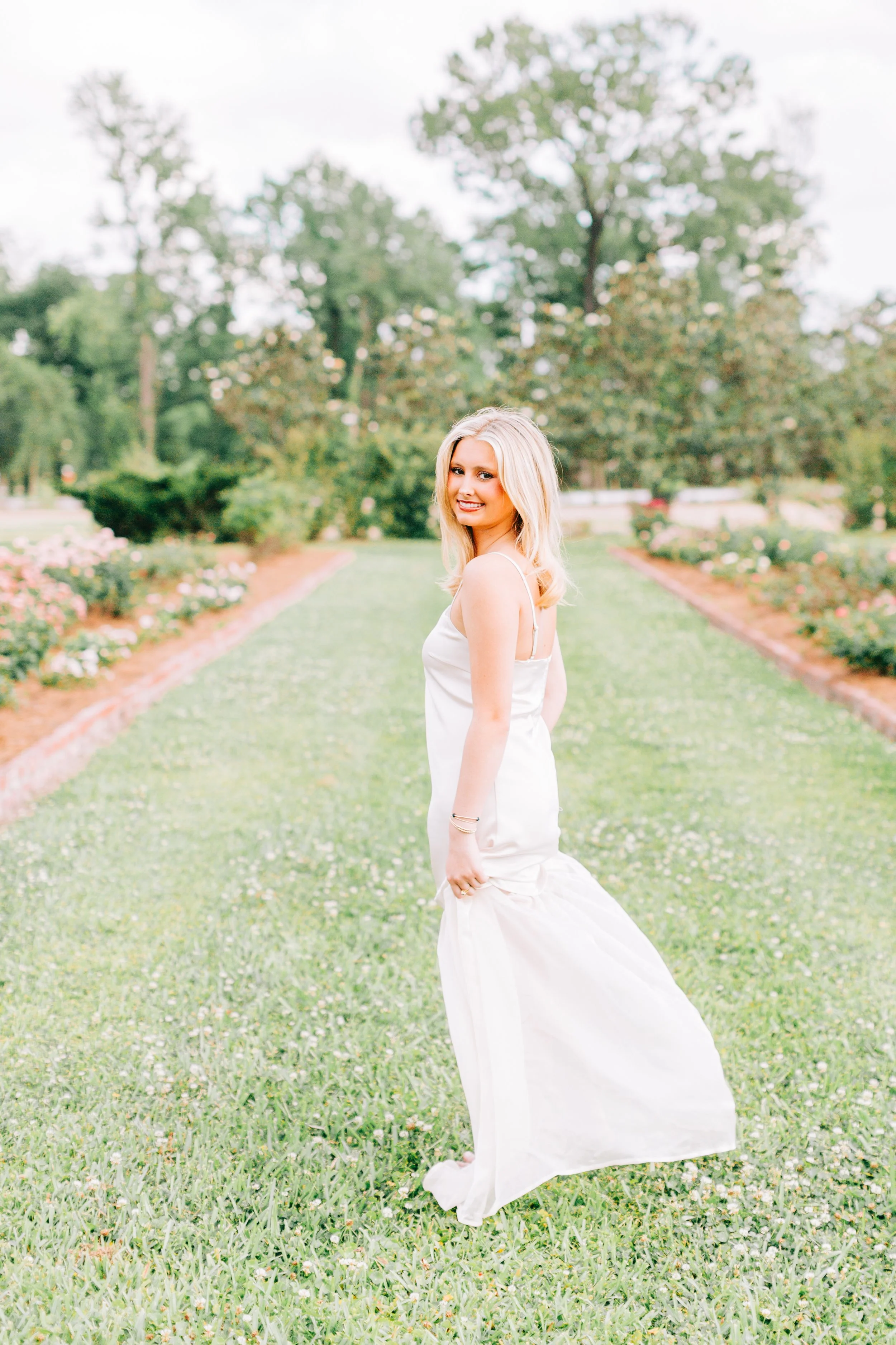 spring-senior-portraits-burden-gardens-baton-rouge.jpg