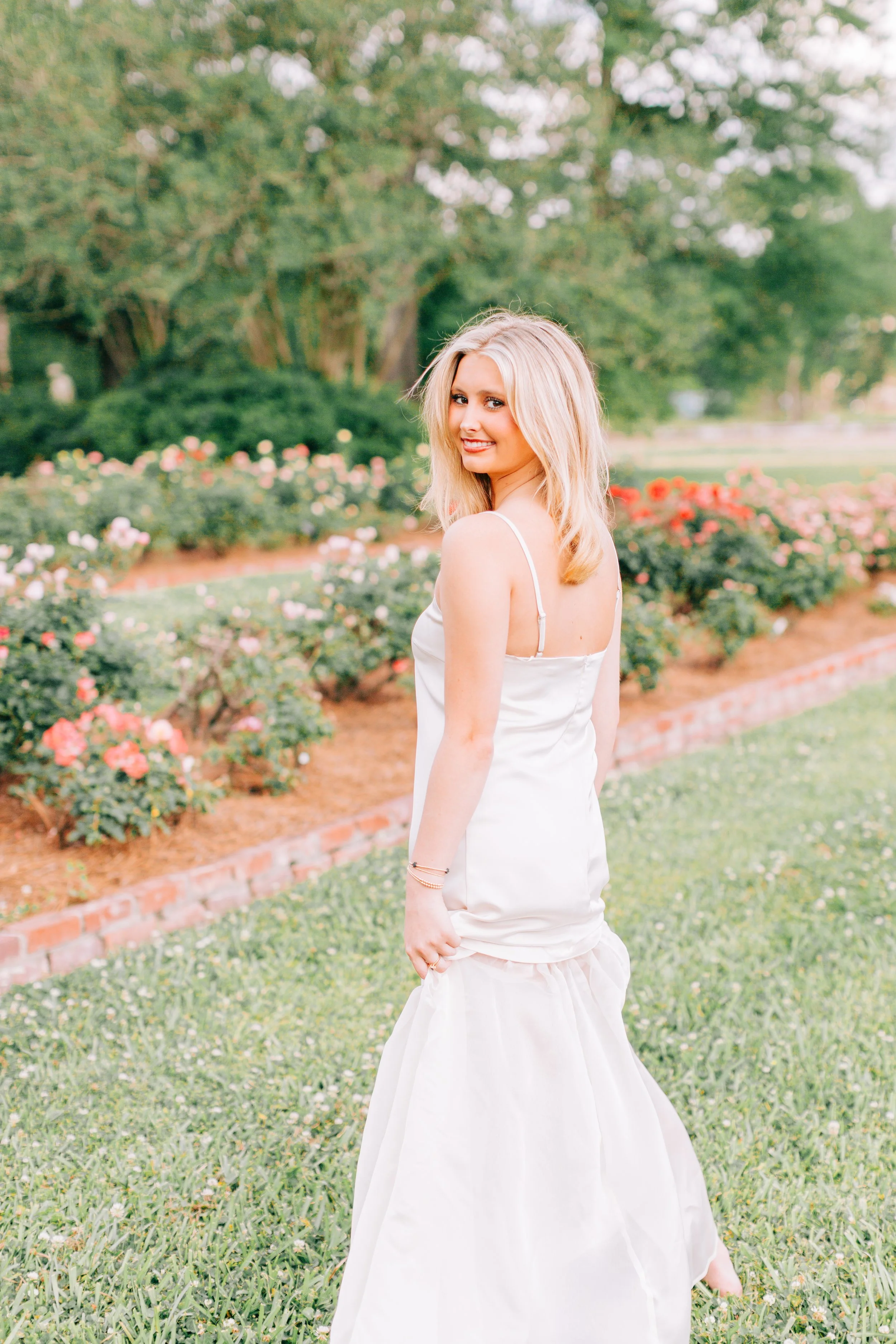 spring-senior-portraits-burden-gardens-baton-rouge.jpg