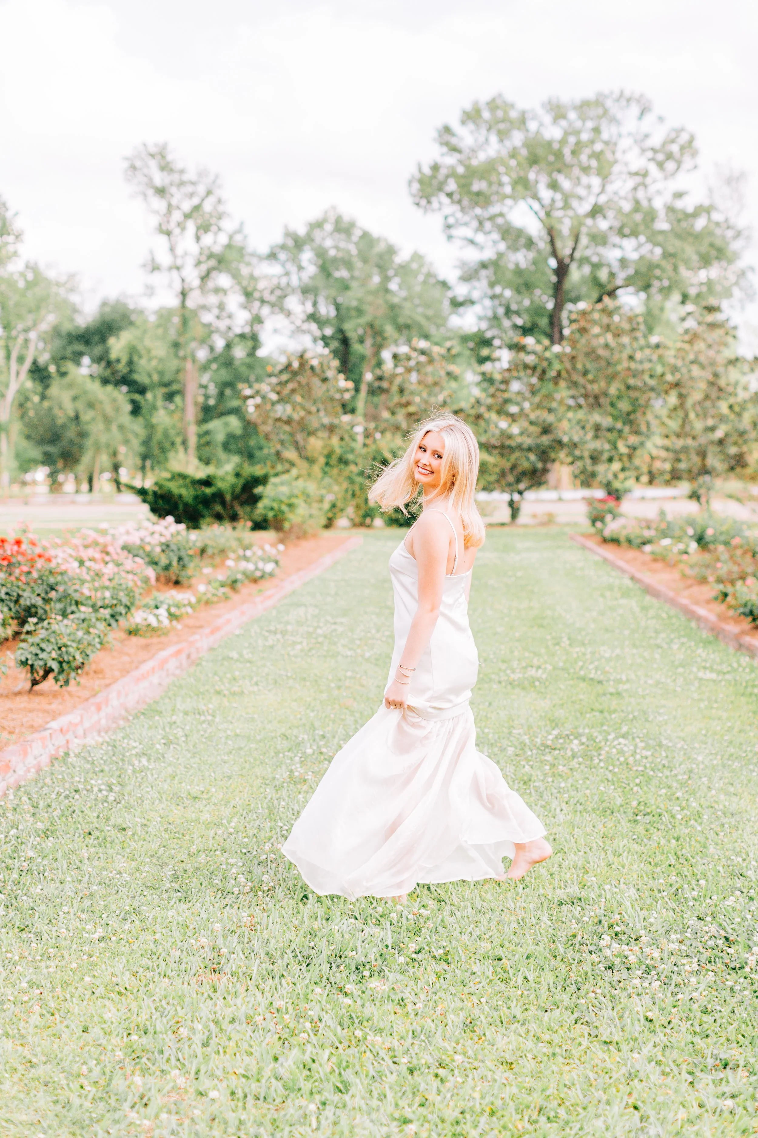 spring-senior-portraits-burden-gardens-baton-rouge.jpg