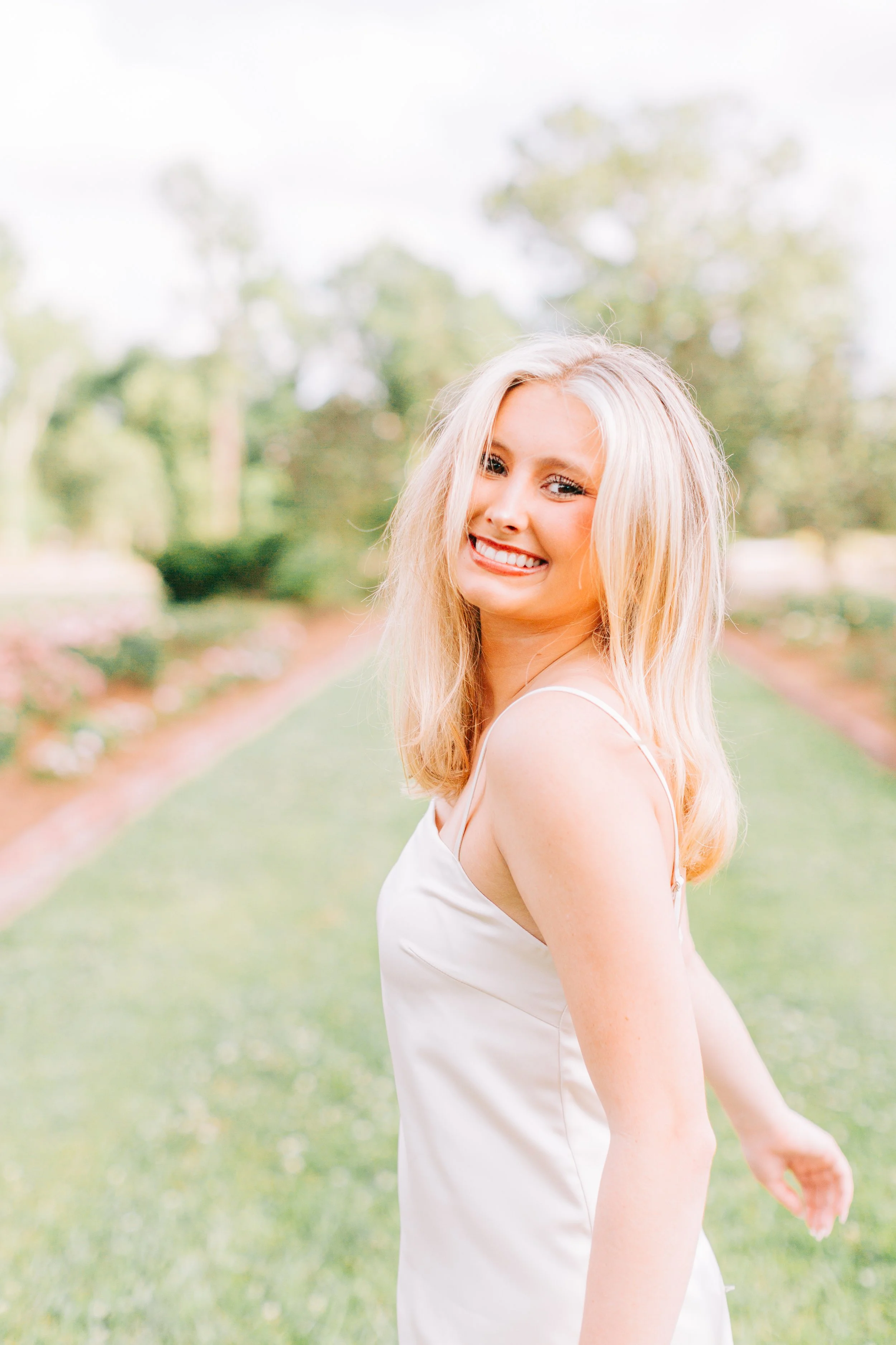 spring-senior-portraits-burden-gardens-baton-rouge.jpg