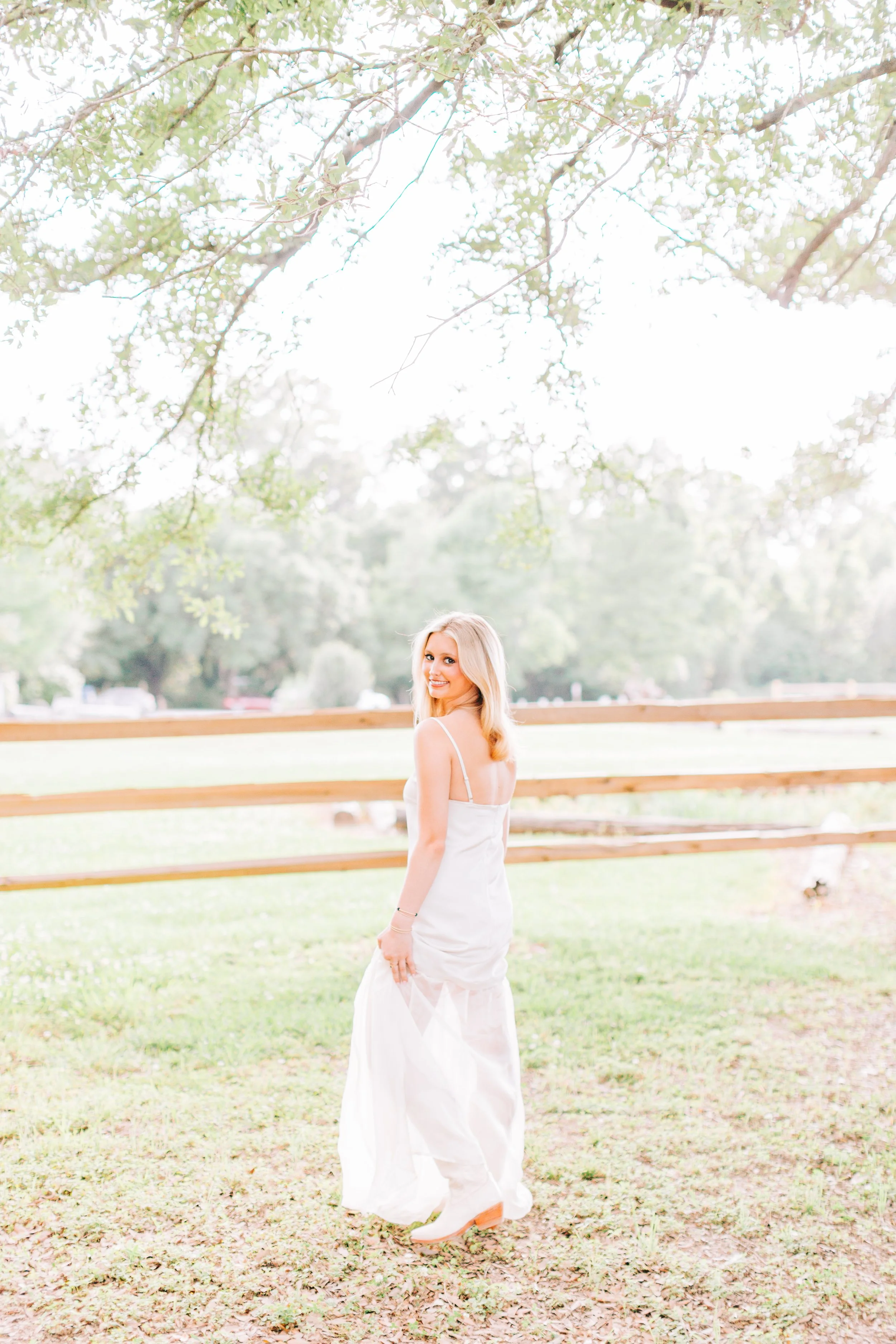 spring-senior-portraits-burden-gardens-baton-rouge.jpg