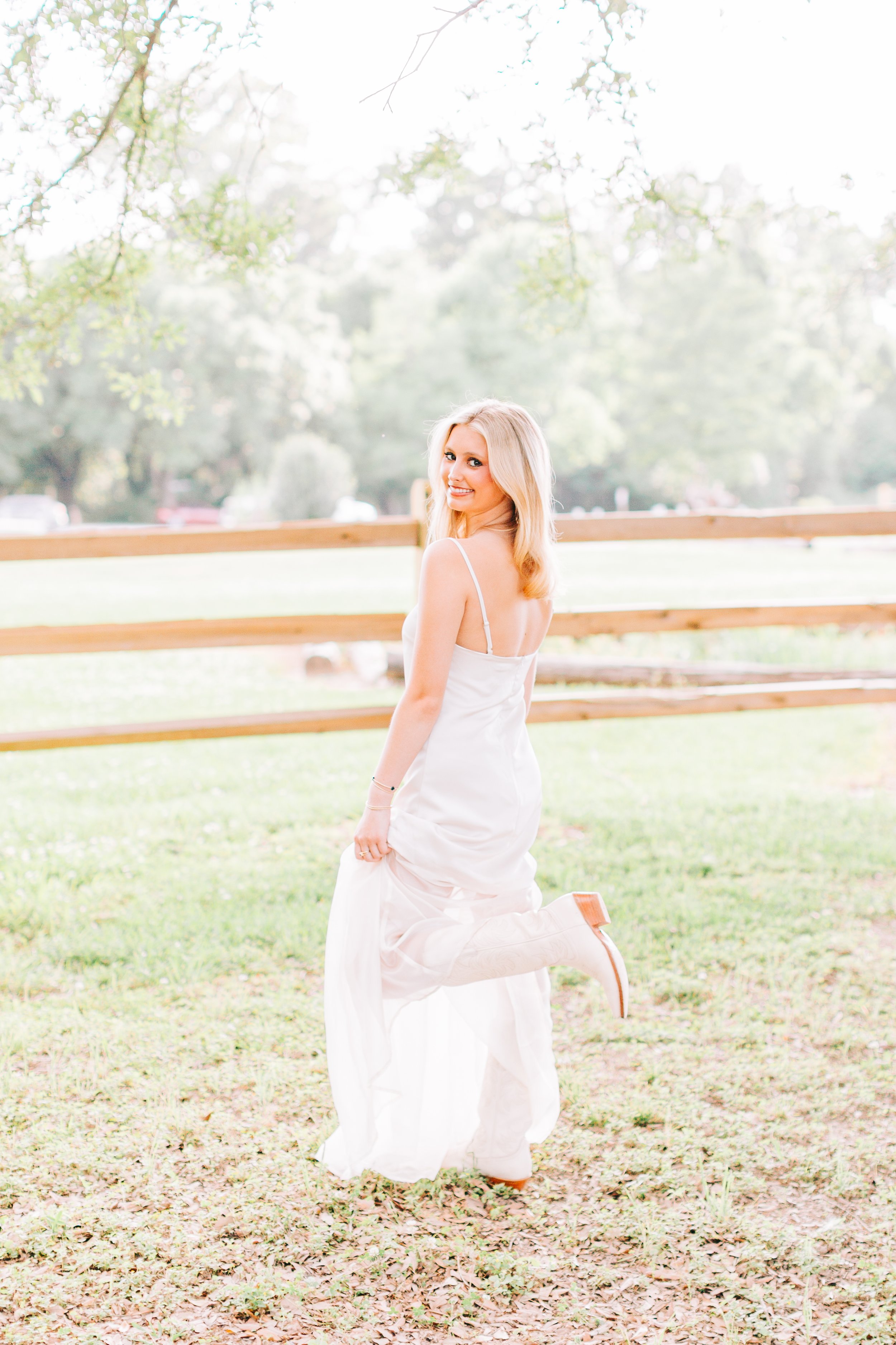 spring-senior-portraits-burden-gardens-baton-rouge.jpg