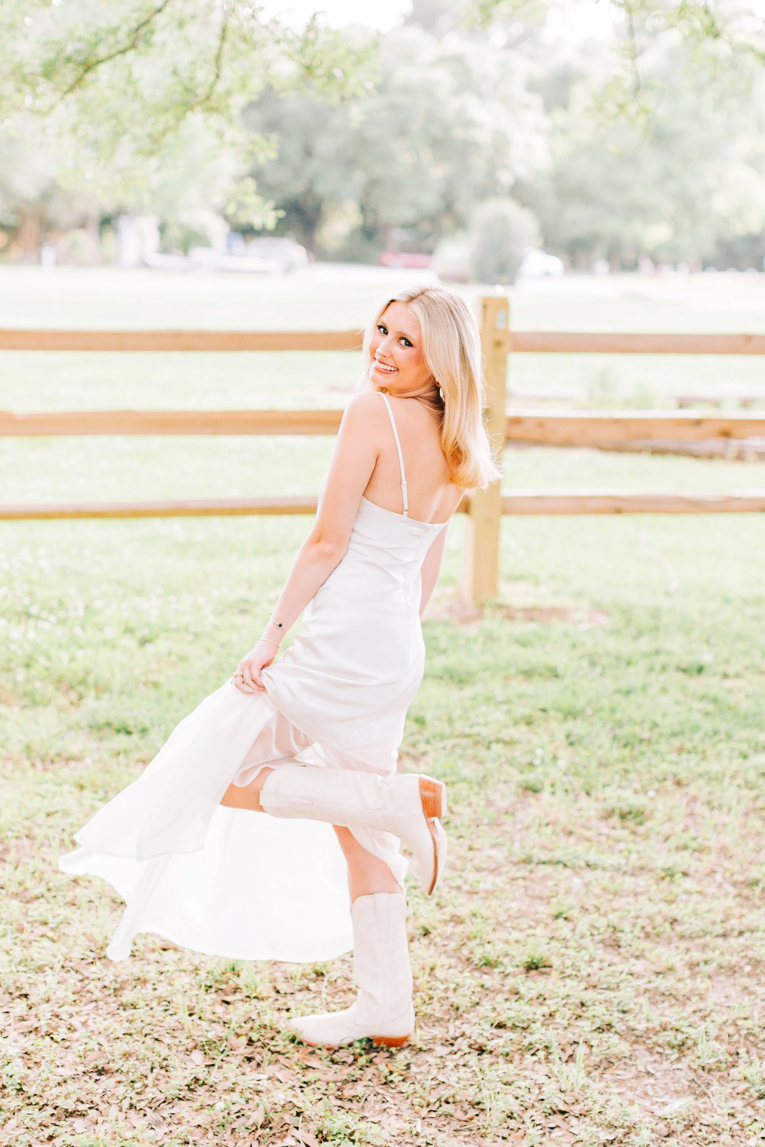 spring-senior-portraits-burden-gardens-baton-rouge.jpg