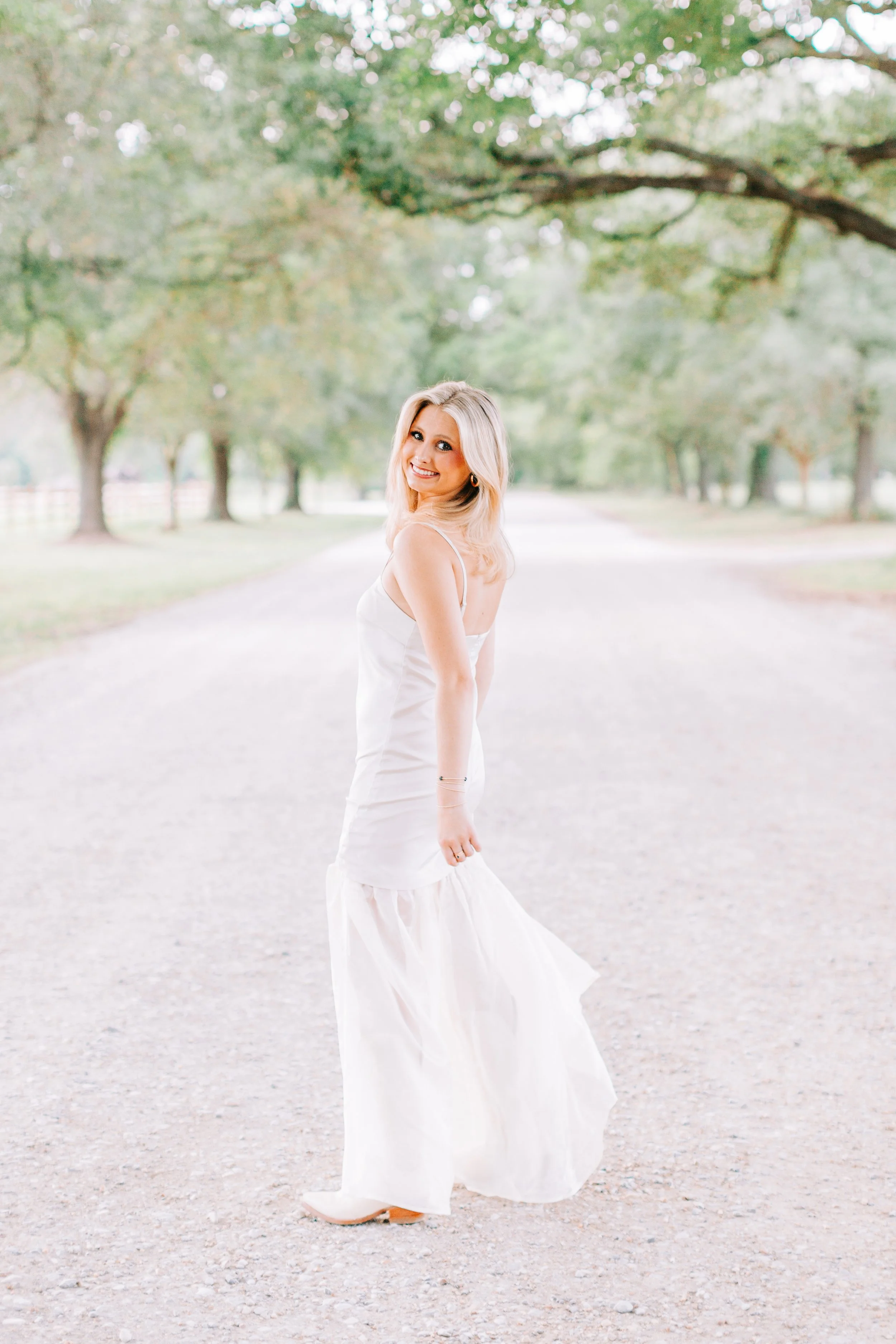 spring-senior-portraits-burden-gardens-baton-rouge.jpg