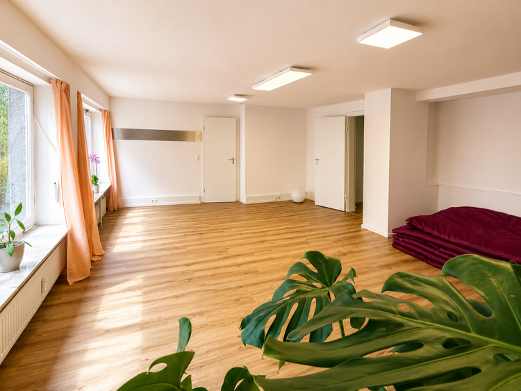 Spacious workshop room