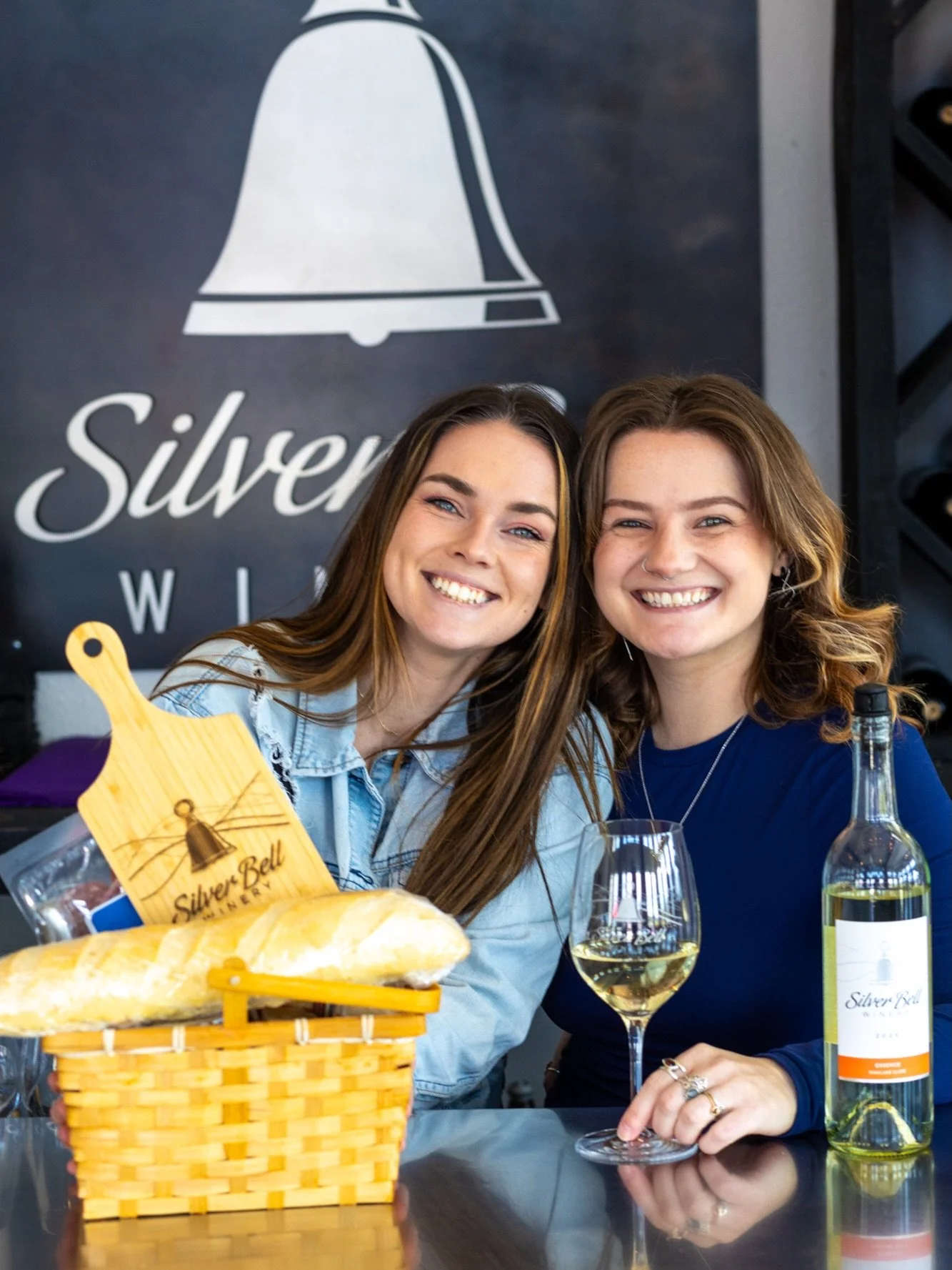 What a beautiful day we had yesterday! 
Thank you everyone for such a wonderful time, we had so much fun and can&rsquo;t wait for the next one! 

Thank you @h_stapes for always capturing these special moments! 📷 

#silverbellwinery #lakechelanchambe
