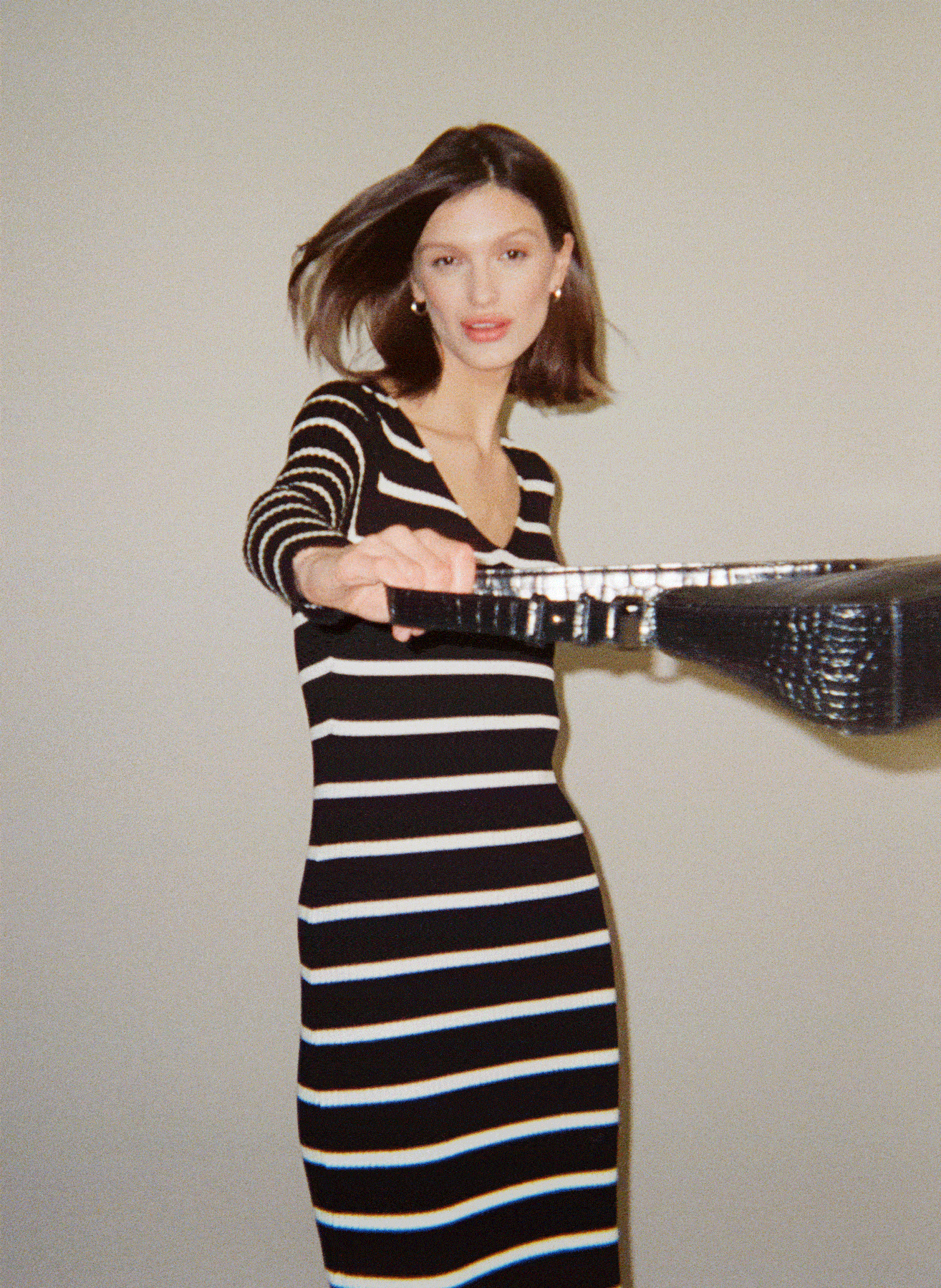 BLACK_STRIPED_DRESS_BAG_1_LOW.gif