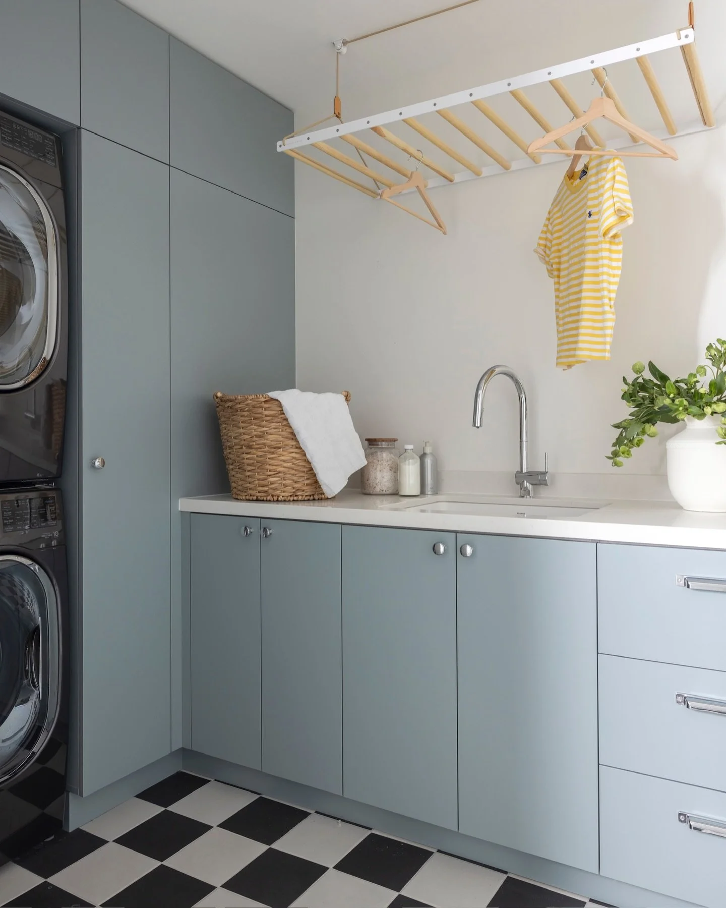 Thoughtful storage, durable materials, and a layout that makes everyday tasks easier.

Photographer: @kerri.torrey 

#torontohomes #torontointeriordesign #torontodesigner #homerenos #megancrosbiedesign