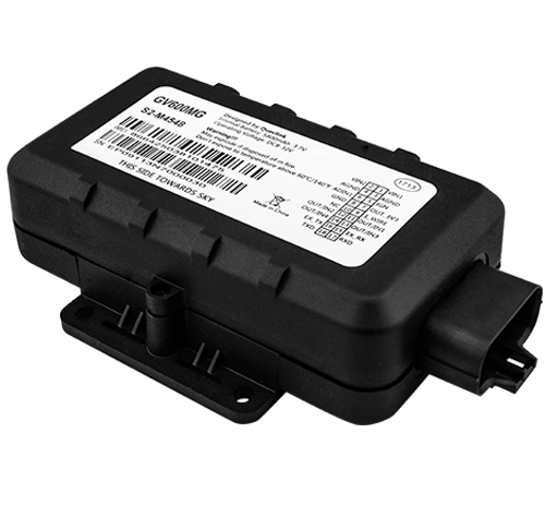 Unidad de control electrónico de un sistema de combustible con conectores y etiquetas técnicas.