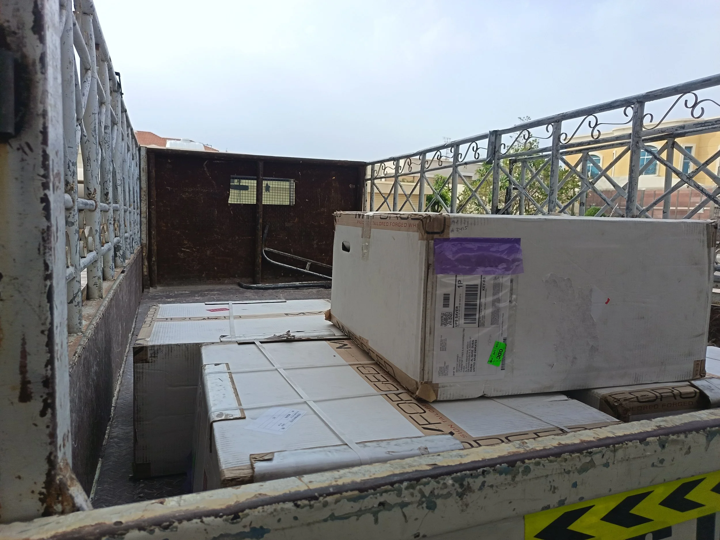 3 Ton Truck Dubai: Moving Auto Parts from Jumeirah to Sheikh Zayed Road Garage