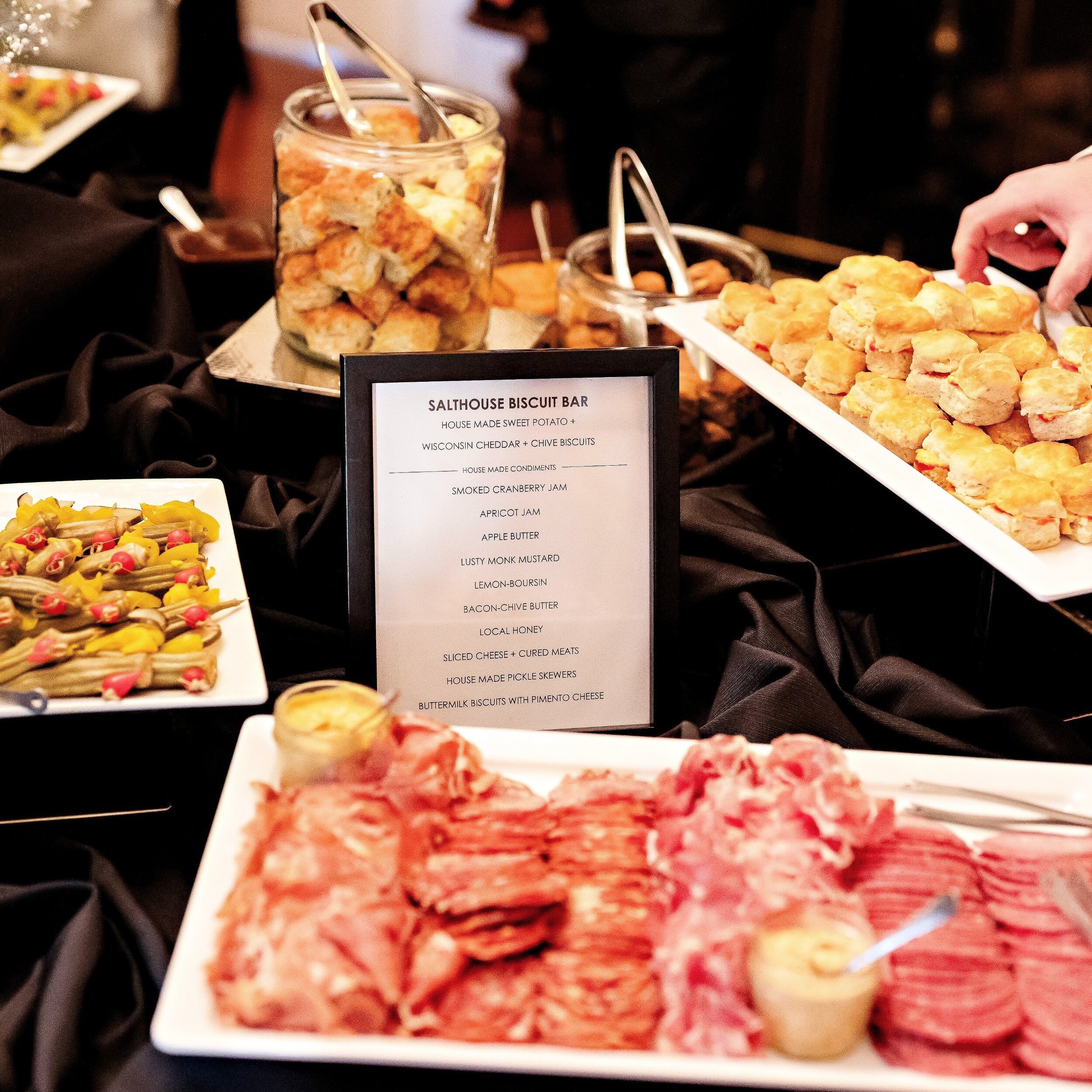 Every Southern wedding needs a biscuit bar. ⁣👌 
⁣
📸: @jessicastricklandphotography