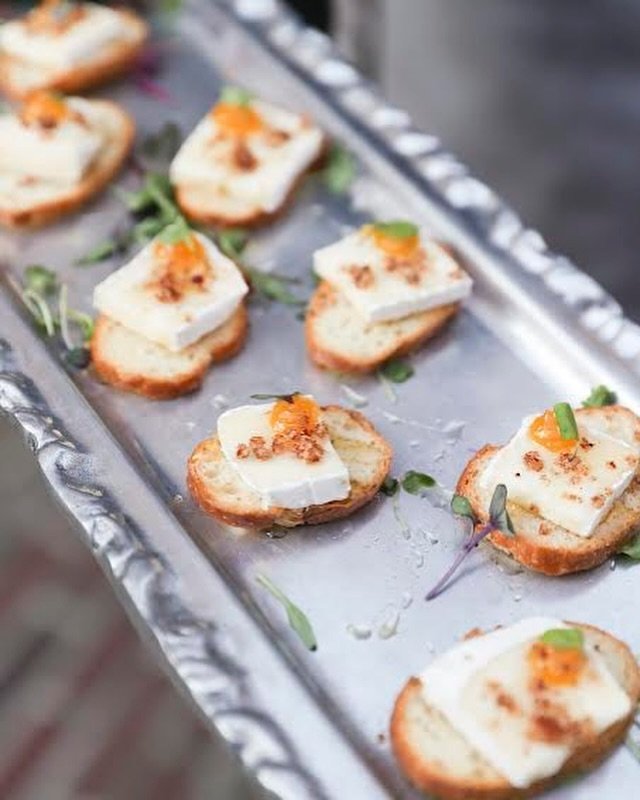 Local Cheese Crostini with Salthouse apricot jam, local honey and South Carolina Pecans. 👌 
⁣
📸: @reesemoorephotography