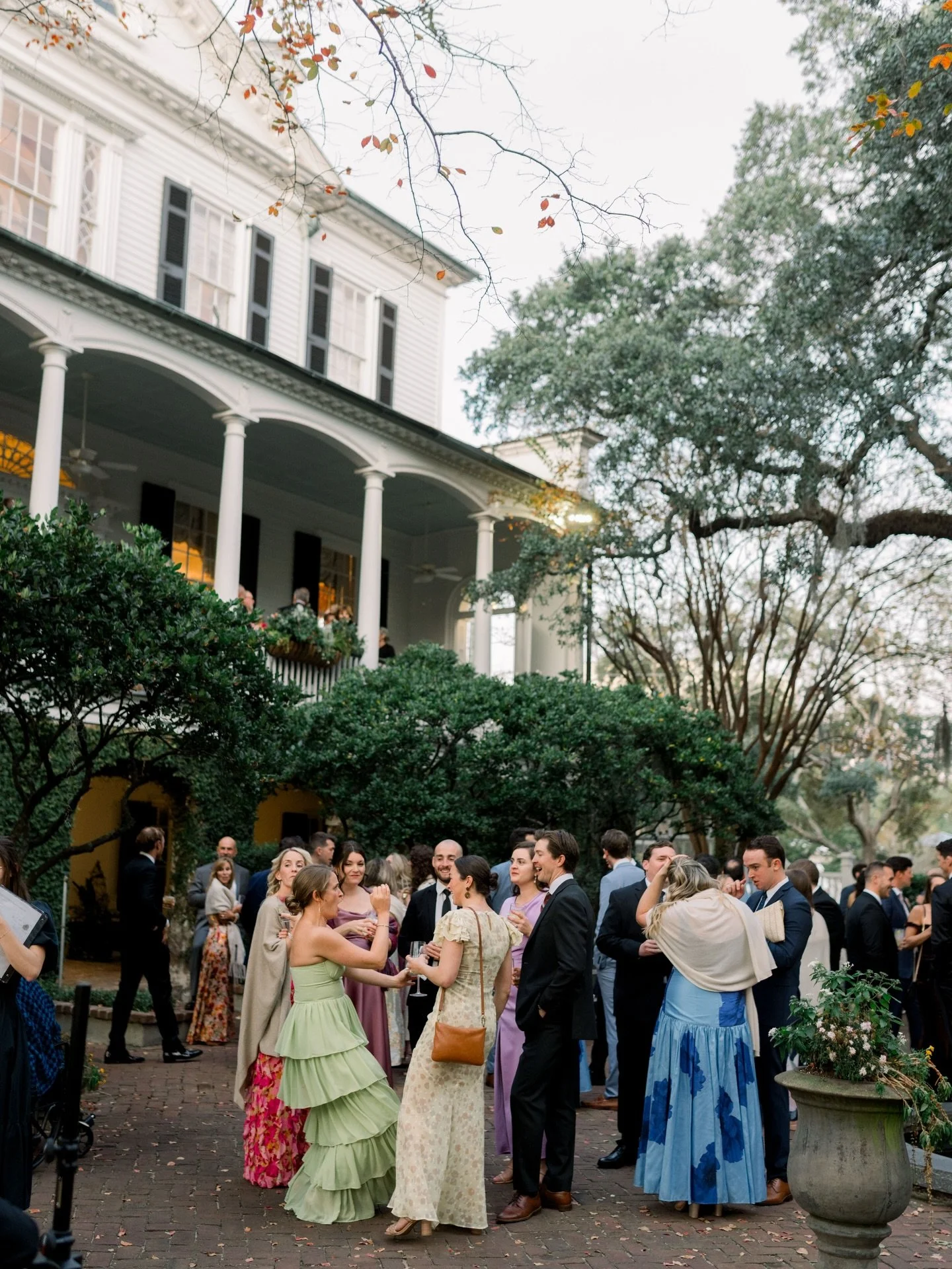 Al fresco cocktail hours that drift seamlessly into cozy, candlelit dinners as dusk settles in &mdash; nothing beats autumn event season in The Lowcountry. 

Planner: @carolina_occasions 
Rentals: @snyderevents 
Linens: @stradleydavidson 
Florals: @e