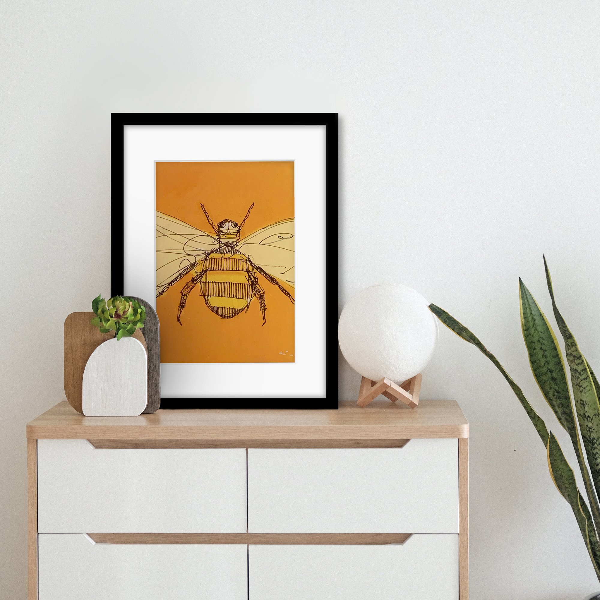 Honey_Bee_Frame_Context.jpg