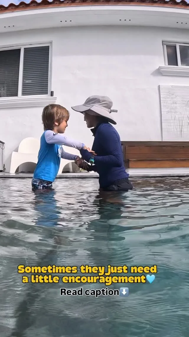 This might seem silly… but small steps like this one can be huge milestones for little ones🩵
Some children are petrified of the water and little accomplishments such as jumping to your arms are beyond special and deserve to be celebrated.
You
