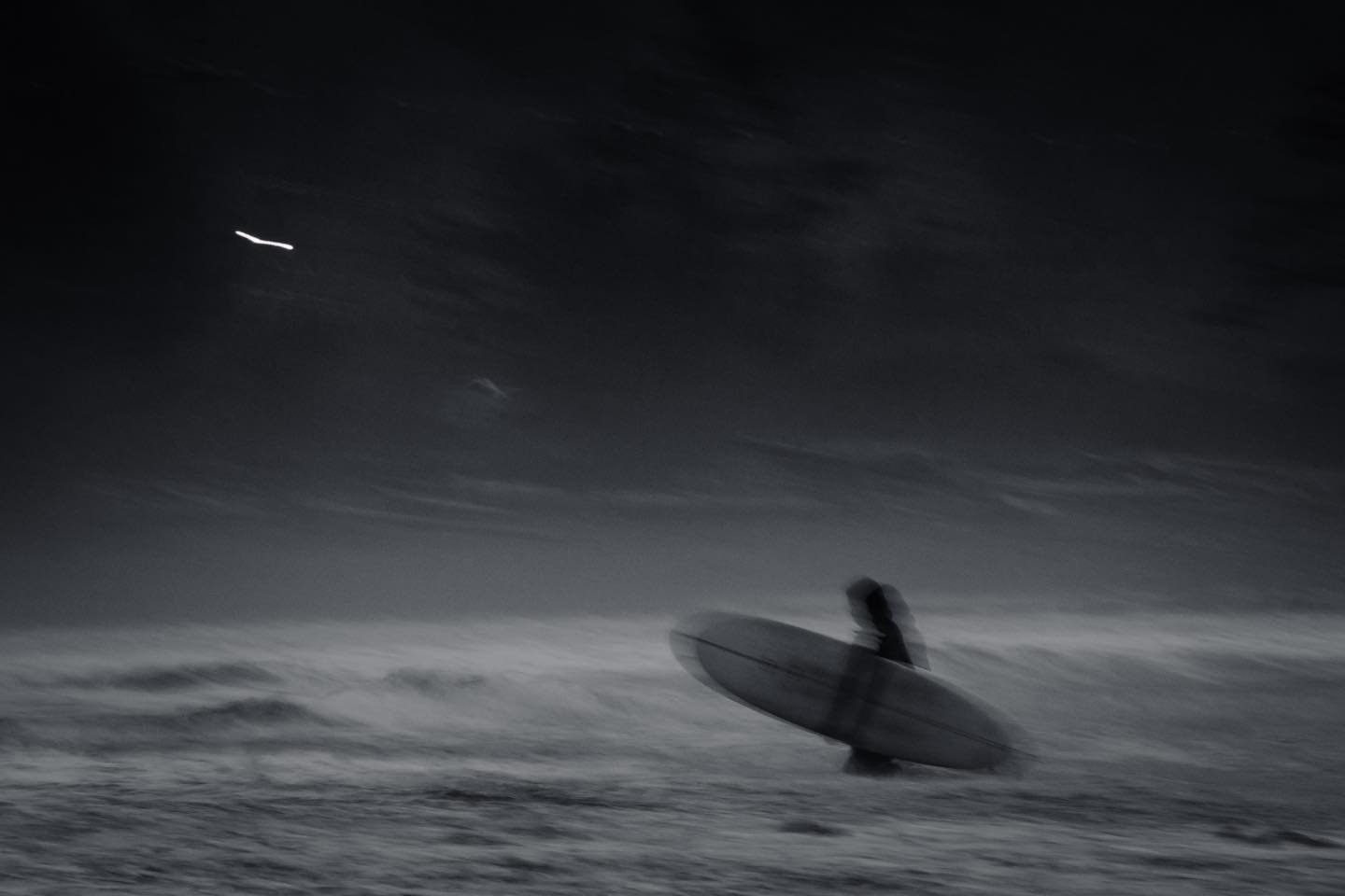 another day spent surfing till the sun goes down 🌙

photos by @nikkeydawn 💙