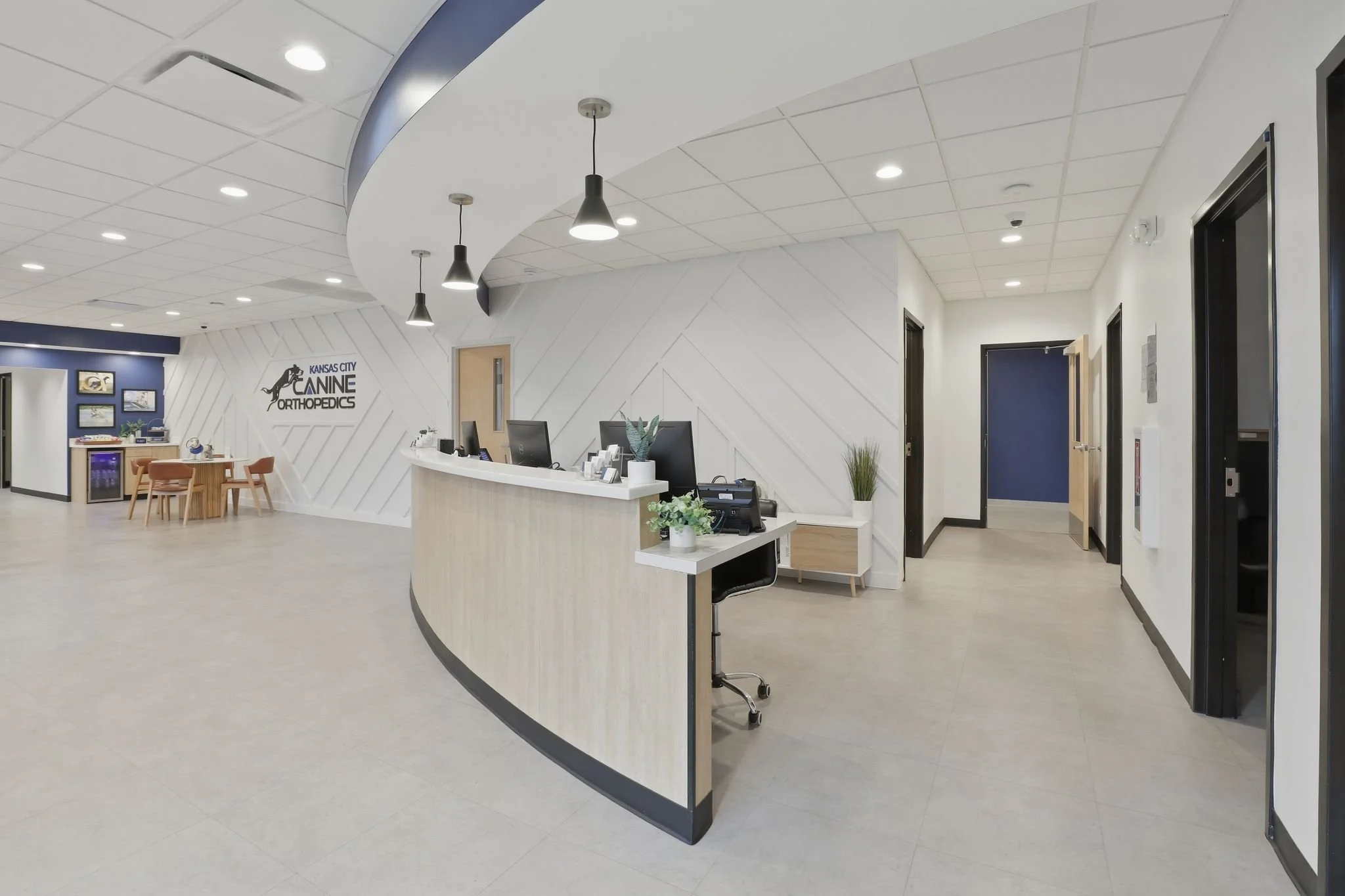 05_21648_Midland_Dr_Shawnee_KS_66218-Foyer-IMG_2440.jpg