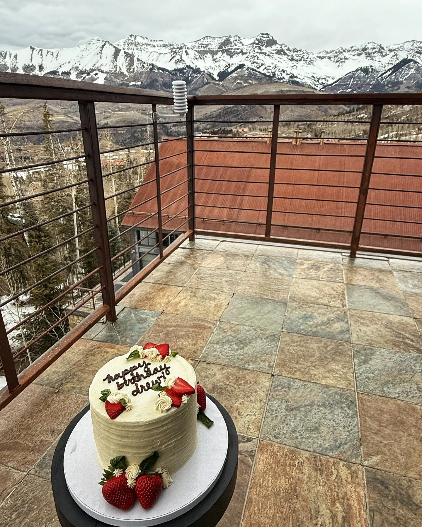 I love collaborating with my talented friends in the culinary world!✨ Thank you Sarah @dessertedgoods for making such a lovely cake! 🎂 🙏🏼 #cheflife #culinaryfriends #telluride #redrockschef #finedining