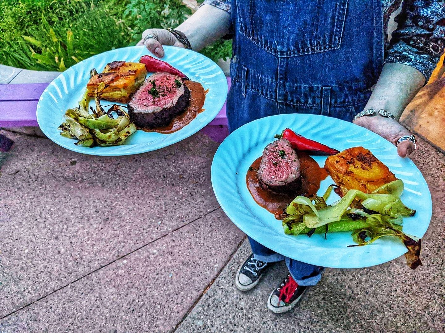 I love supporting local farmers and transforming local produce into amazing meals! Pictured above 👆🏼 Organic Smoked Beef Tenderloin with Demi-glac&eacute;, Potatoes au Gratin, with charred Leeks and Shishito Peppers. All Organic locally grown with 