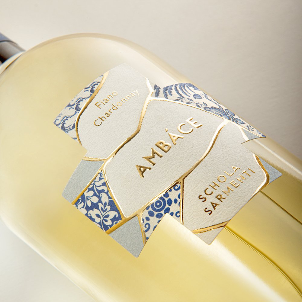 Nærmynd af hvítvíni frá Schola Sarmenti.