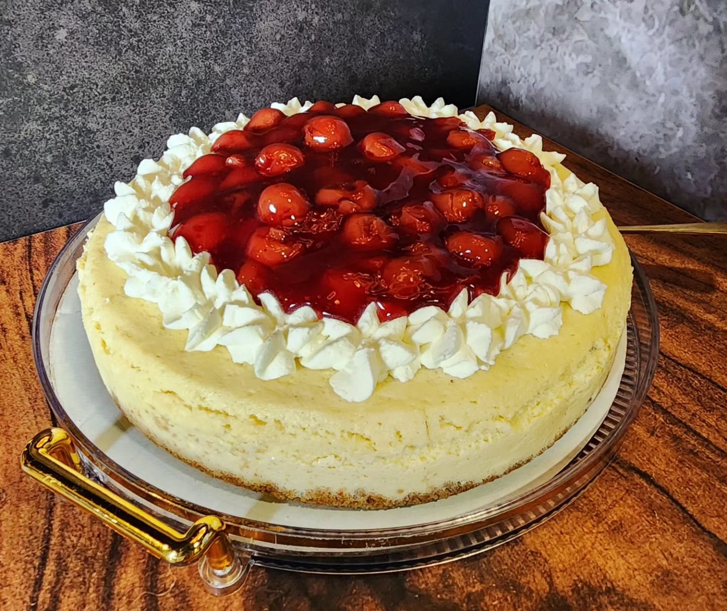 national cherry cheesecake day! 
&amp; guess what we almost always have for you?!?
🍒🍒🍒
yep! 
large, small, mini, and slices! 
every day! ❣️

6-6 today &amp; tomorrow
618-491-0901 
Www.steelcitycheesecakes.com
4025 Pontoon Road