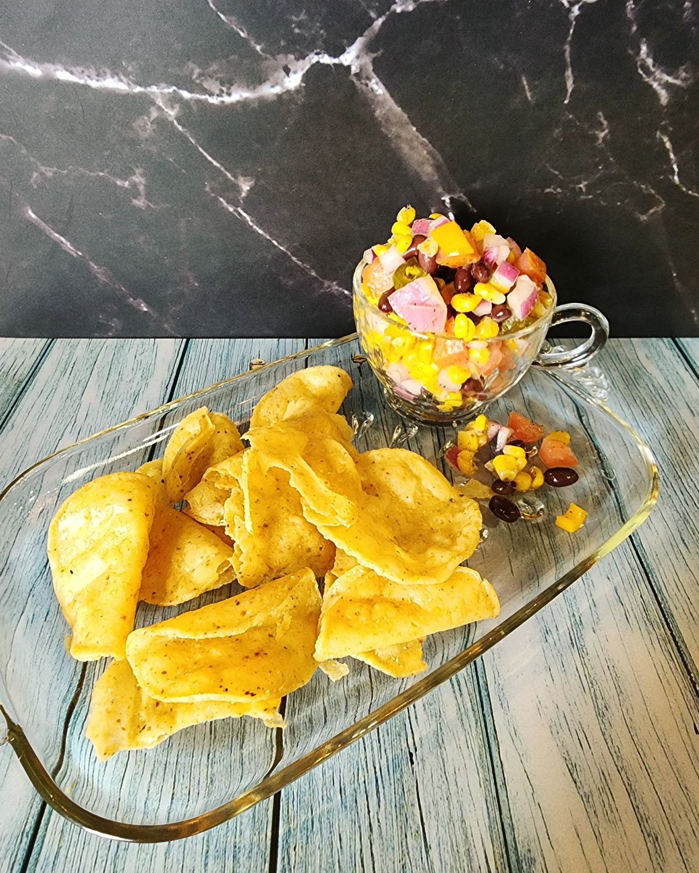 tiffany made some
✨️cowboy caviar✨️ 
to test out this week, and we've had great feedback!
just a couple left! 
》tomatoes, onions, corn, beans, peppers, [housemade] dressing 🤤🤤
》don't forget your tortilla chips on the side!

here until 6!

618-491-0