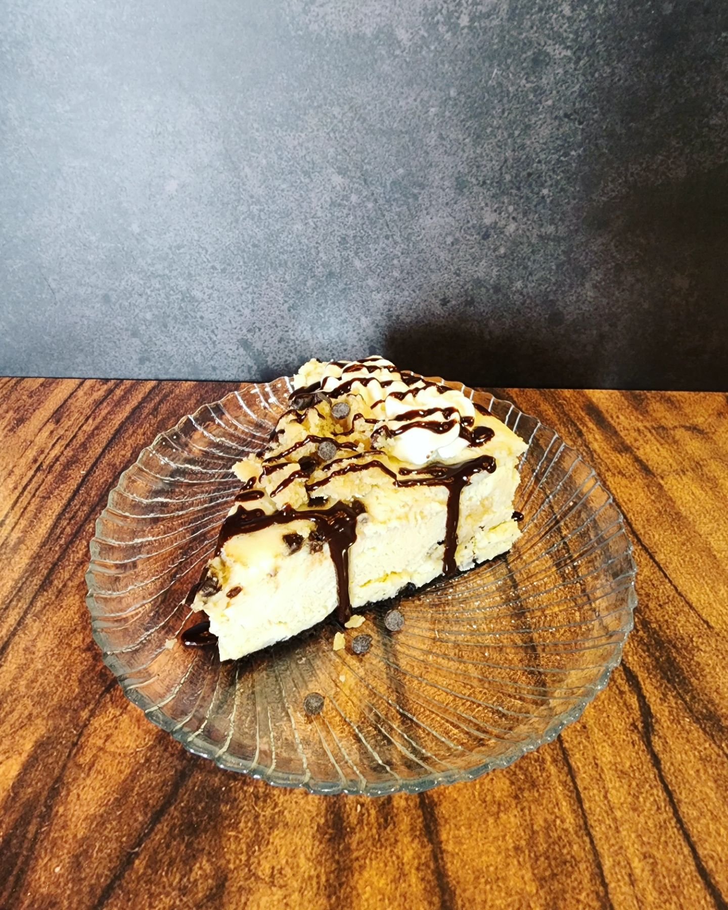 national chocolate chip day calls for;
》choc.  chip cookie dough slices
》big ol chocolate chip cookies 🍪
》caramel cookie dough latte ☕️

6-6 today! 
wednesday is healthcare discount day!

4025 Pontoon Road 
618-491-0901 
Www.steelcitycheesecakes.com