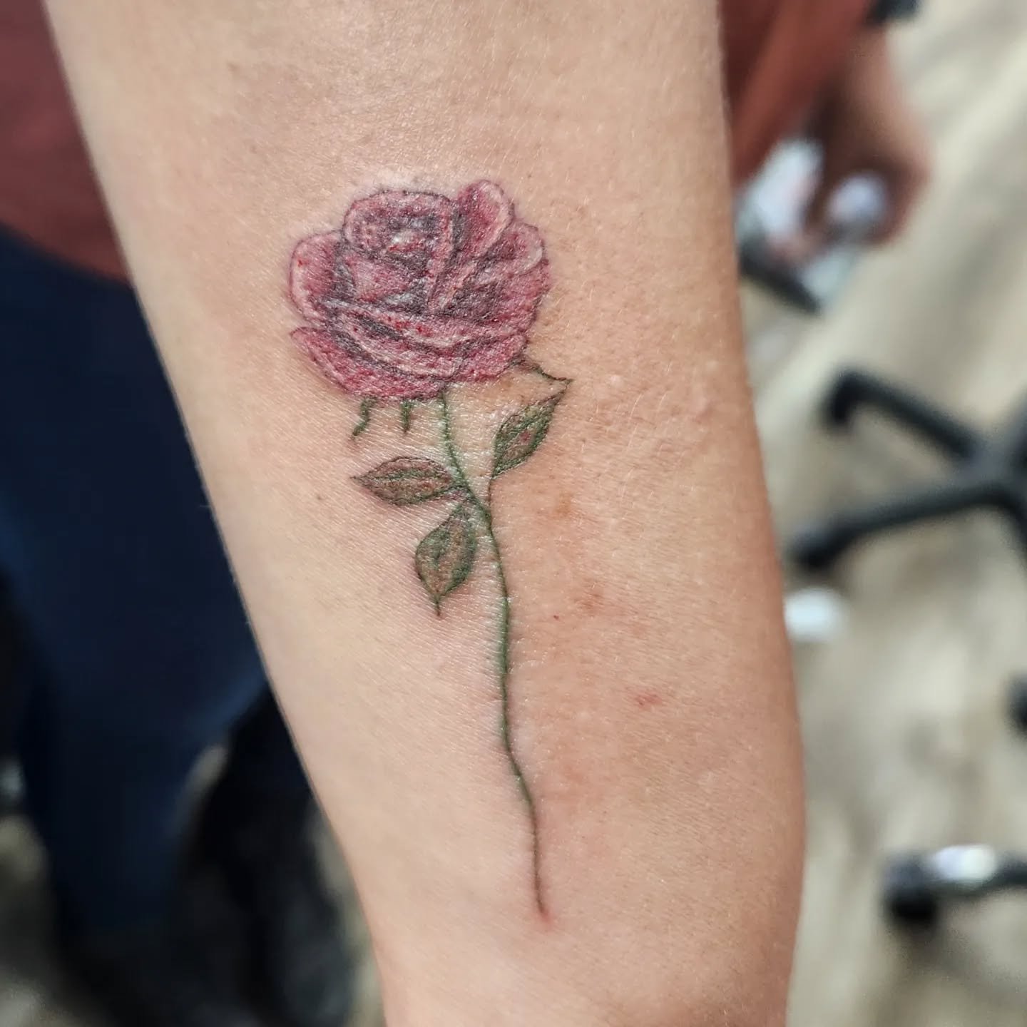 Fresh realism rose for iris, and a healed carnation on her daughter. It was so lovely working with you. Thanks for the trust. 
DM to book your appointment

#realismtattoo #minitattoo #finelinetattoo #minitatttoist #femaleartist #latinaownedbusiness