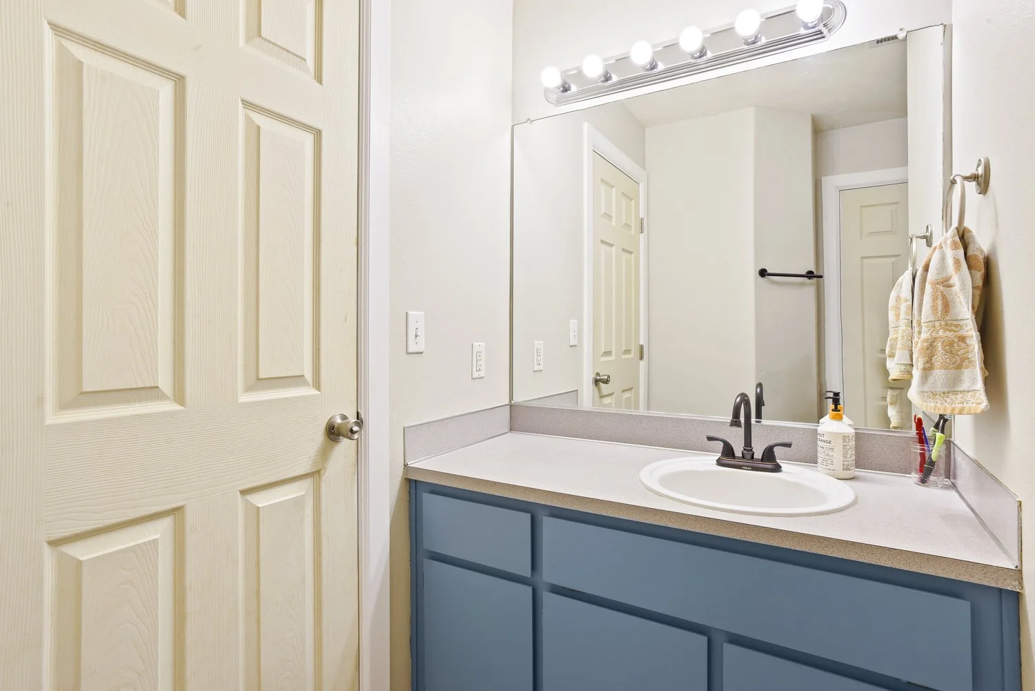 8641 N Willamette Blvd - WEB-26.jpg