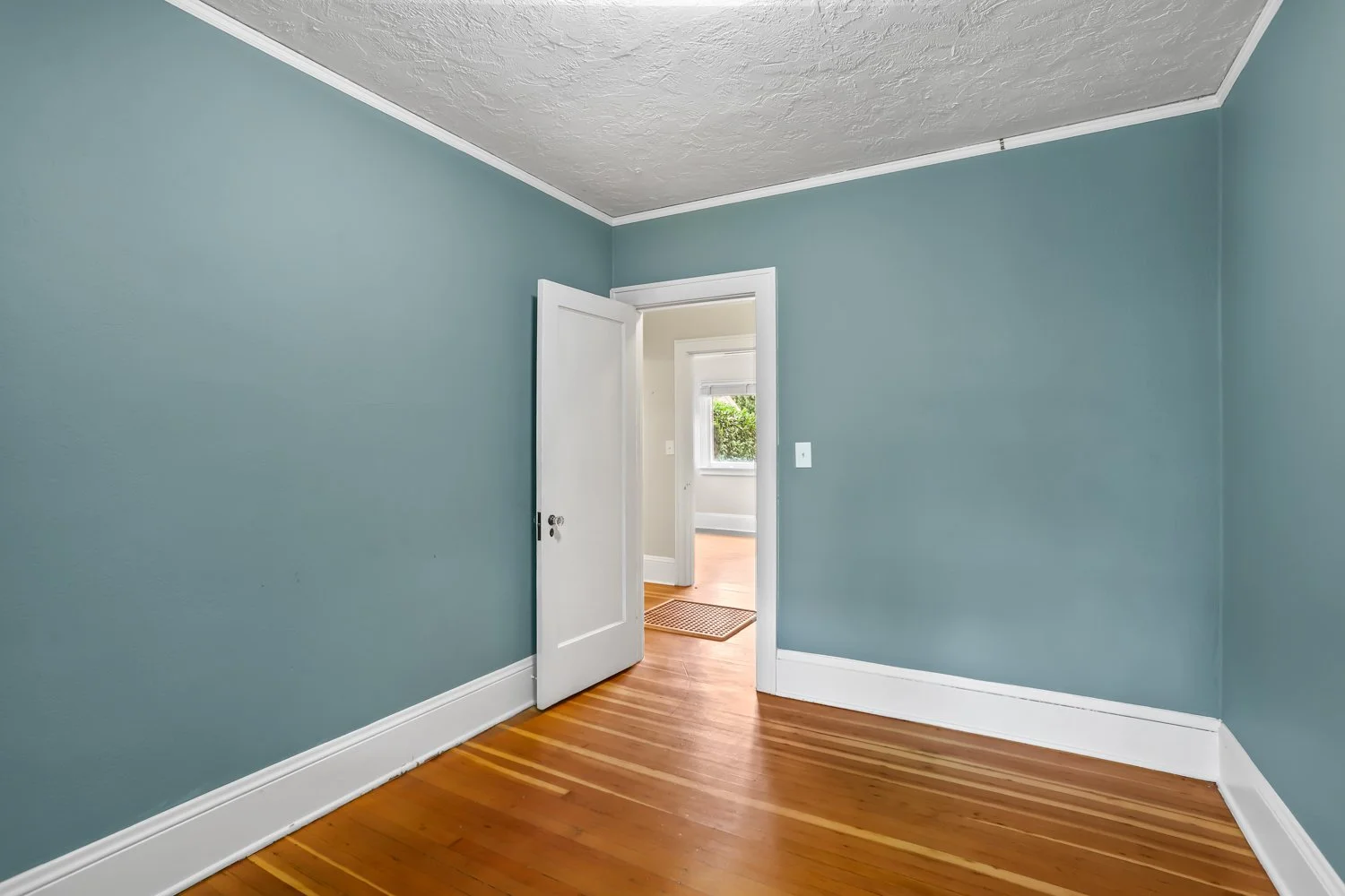 8704 N Portsmouth Ave - WEB-27.jpg