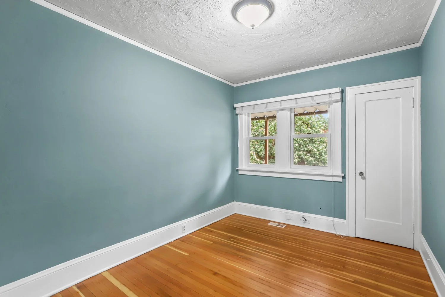 8704 N Portsmouth Ave - WEB-25.jpg