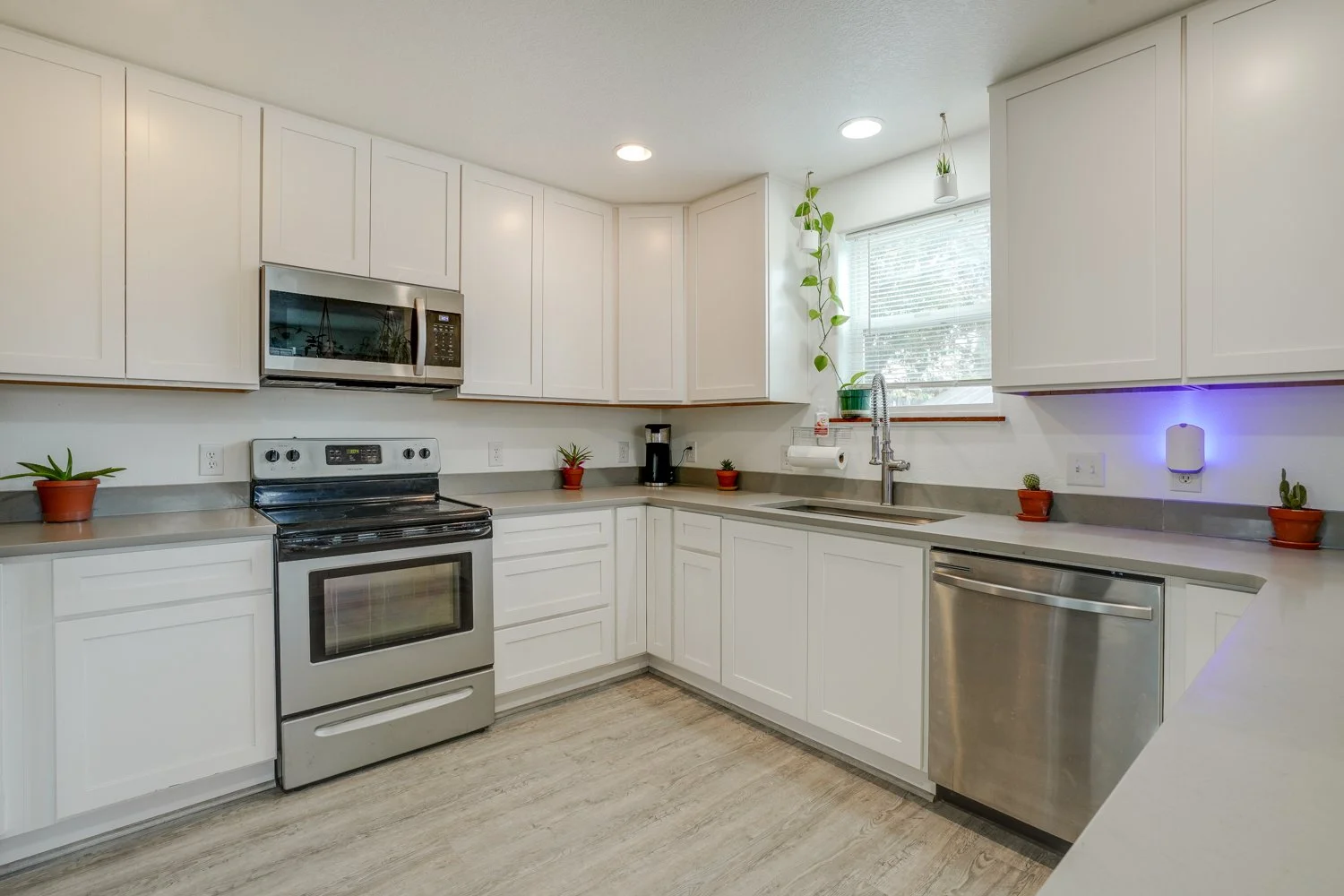 6929 N Congress - WEB-14.jpg