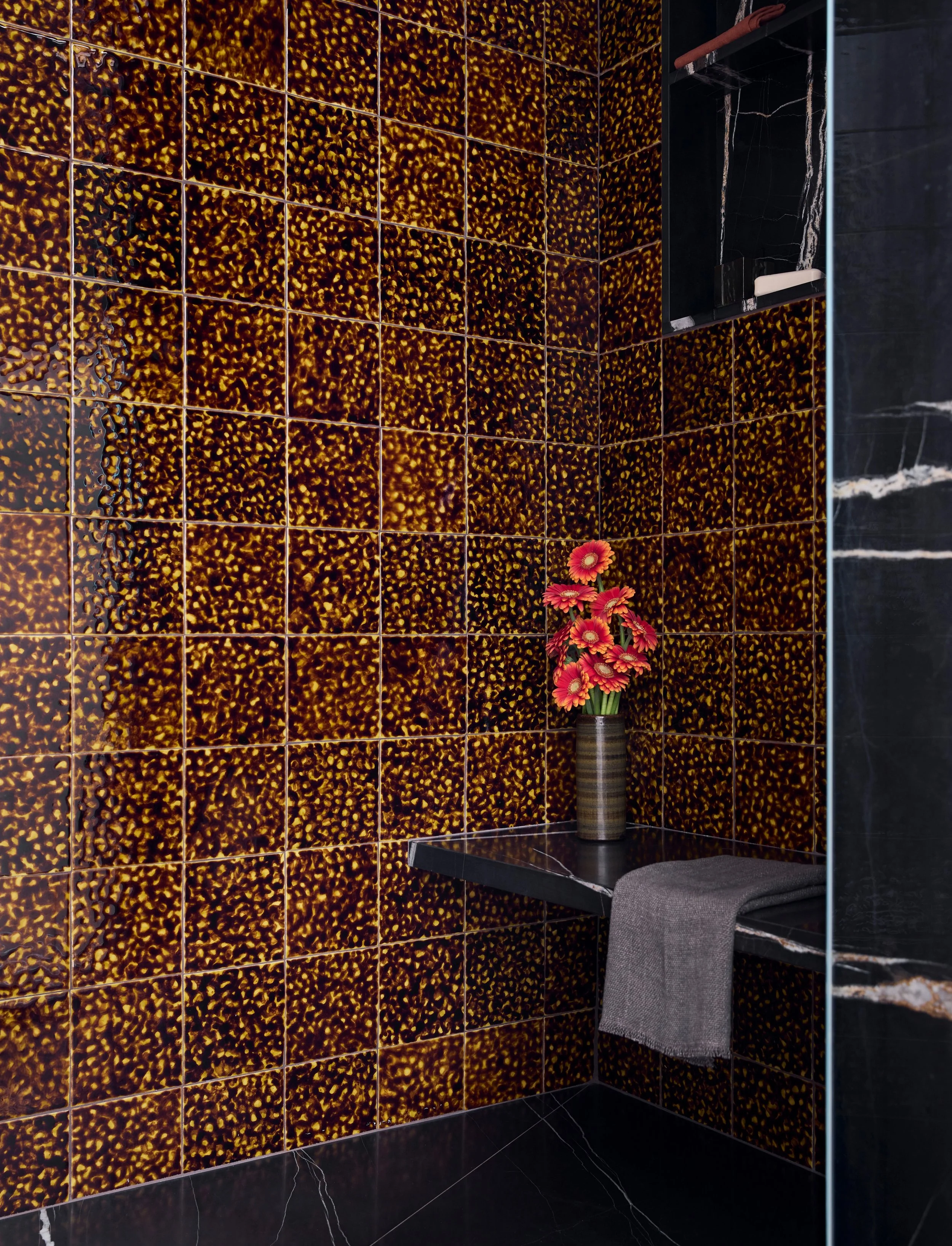 bathroom3_609_small.jpg