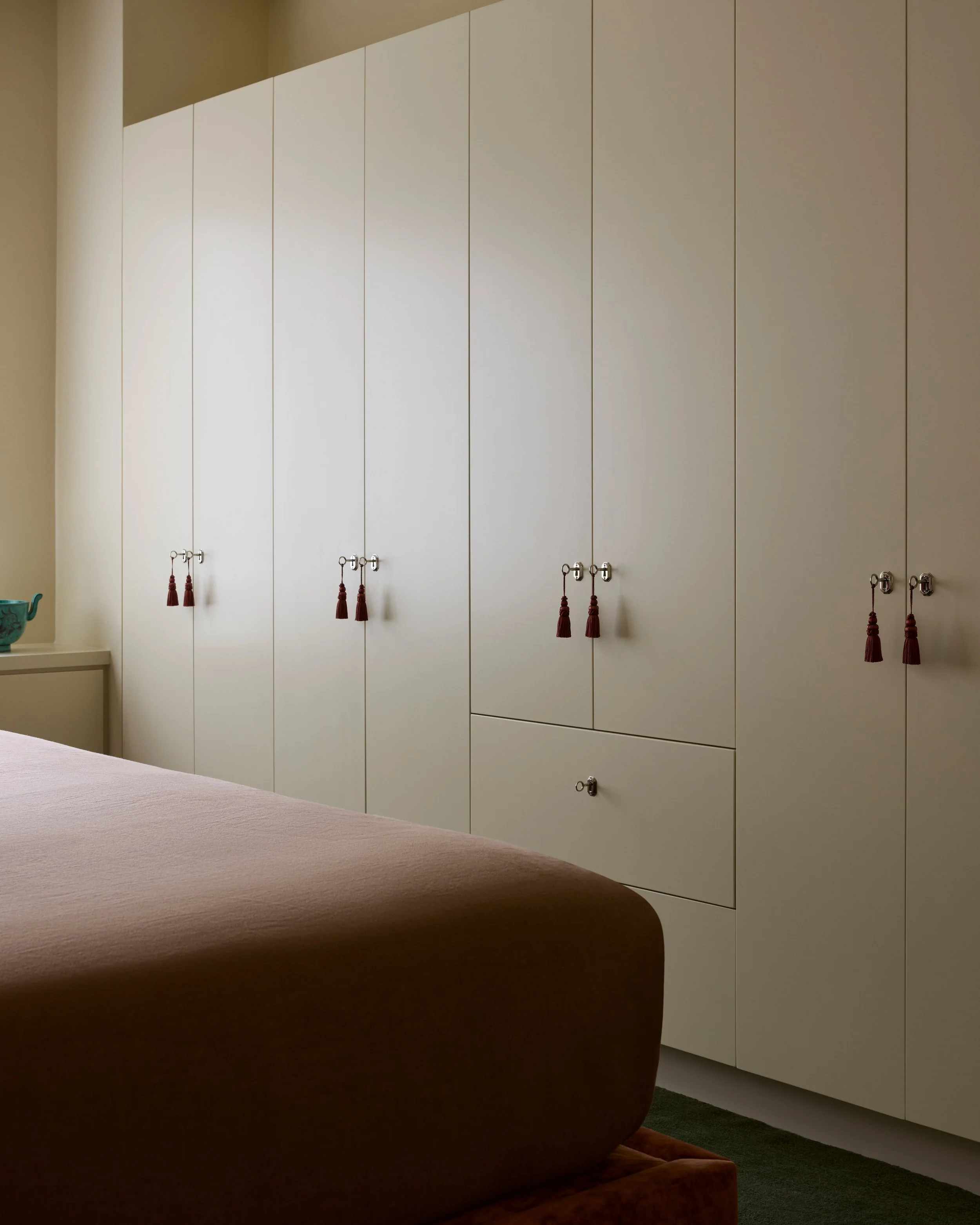 bedroom6_135.jpg