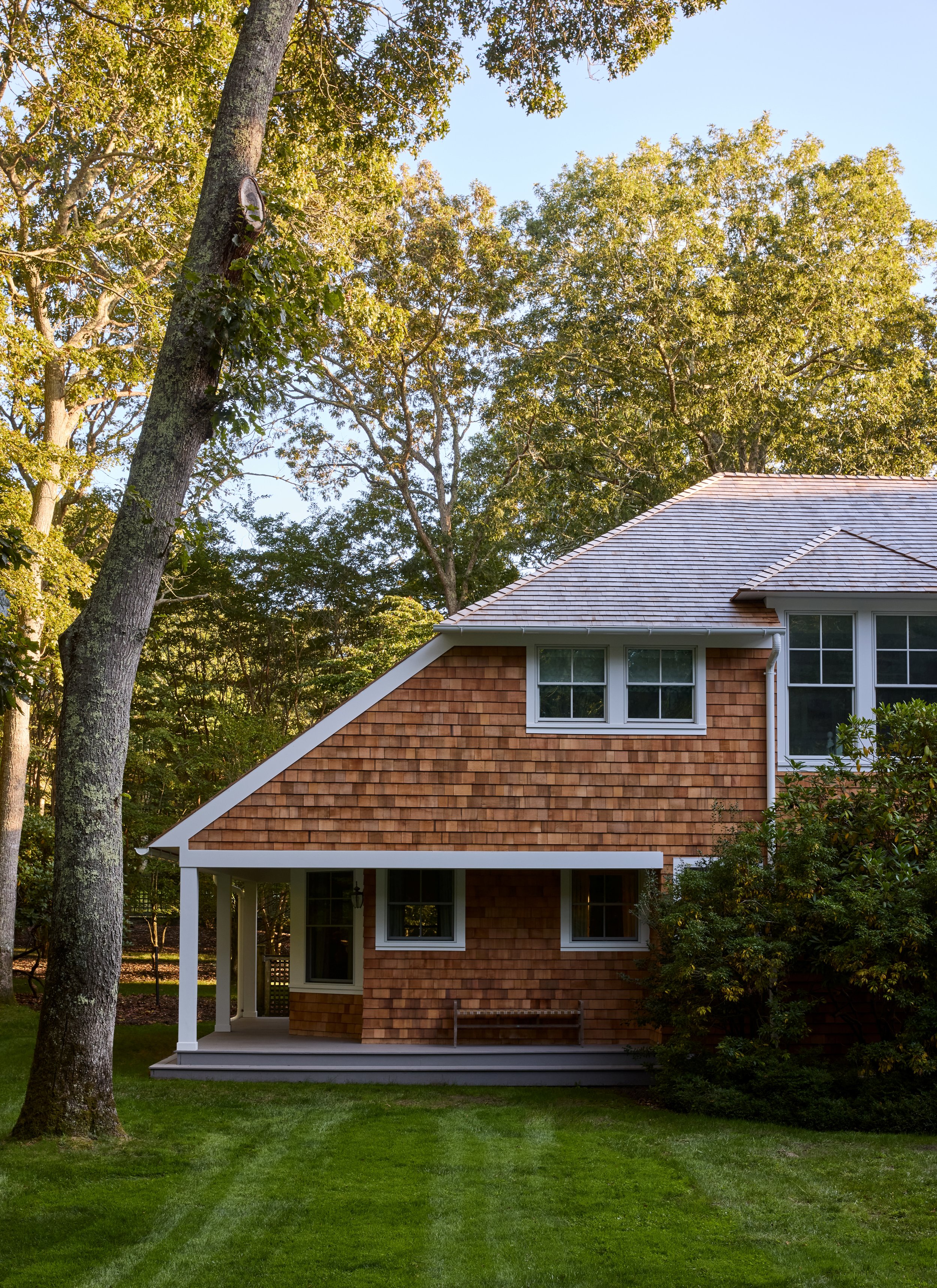 exterior2_933_V1 small.jpg