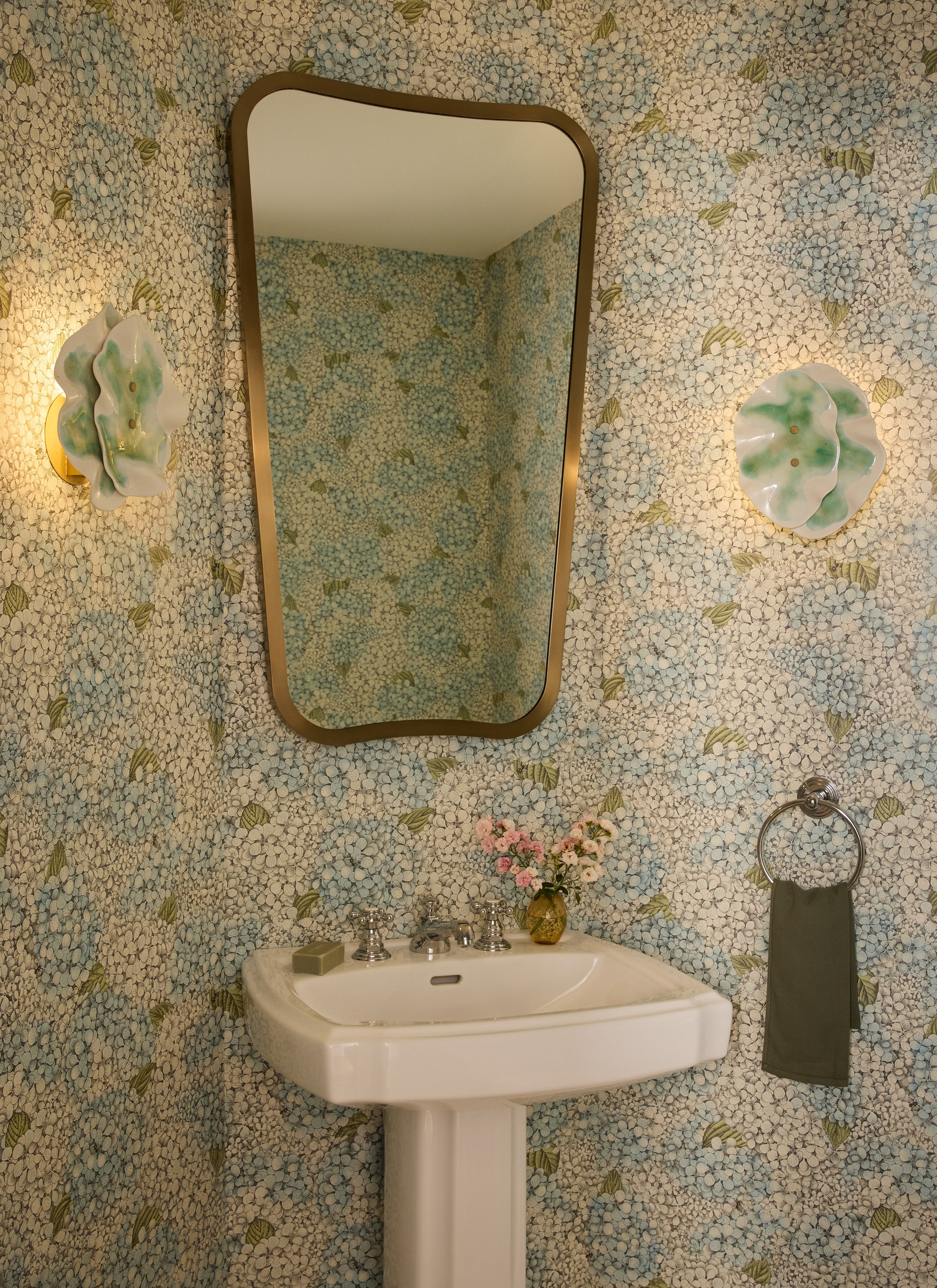 powderroom1_291_V1 small.jpg