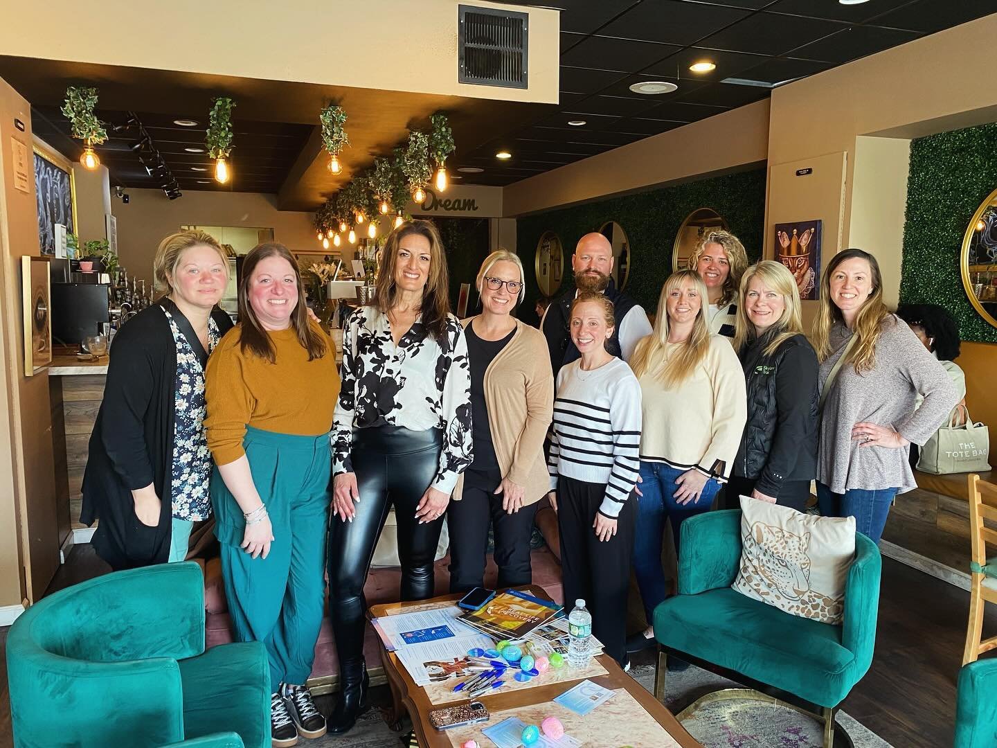Grateful for at Cathy Lane @discoverybehavioralhealth for an awesome mental health, networking event! It was great to connect with other individuals creating positive change in the mental health field. #mentalhealthawareness
