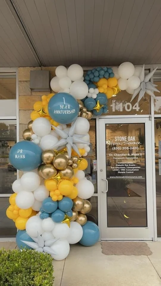 True Celebrations designed this custom corporate balloon installation for the Vision Source Stone Oak one year anniversary celebration in San Antonio. This organic balloon arch featured custom branded balloons, metallic accents, and a modern color pa