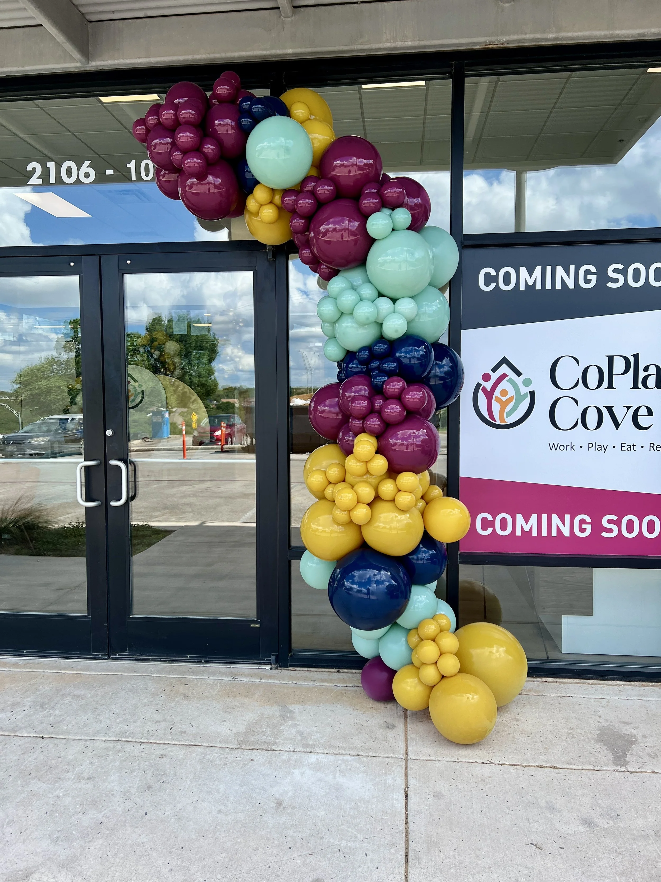 Store front balloon garland.