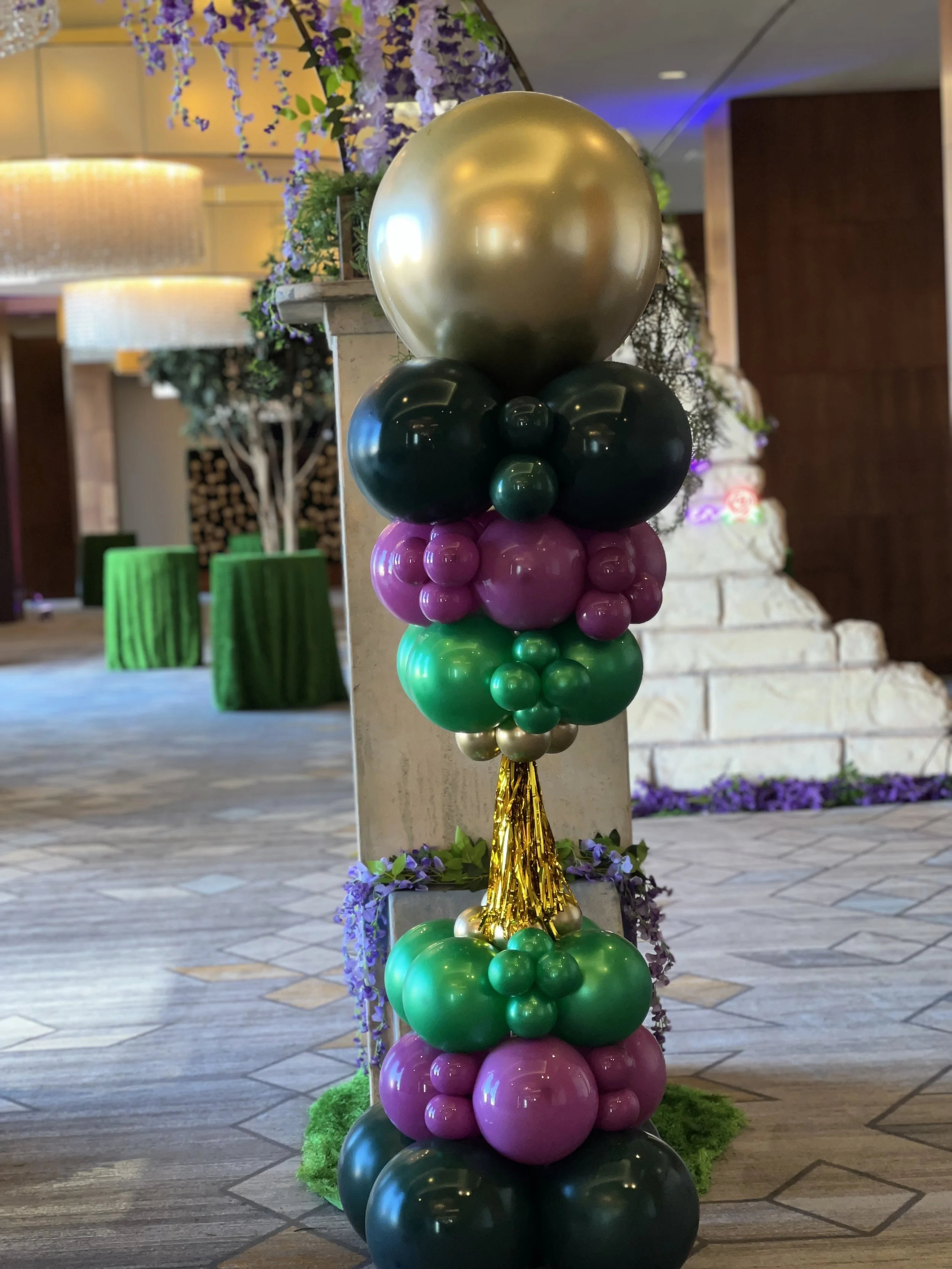 Crazy balloon tower 