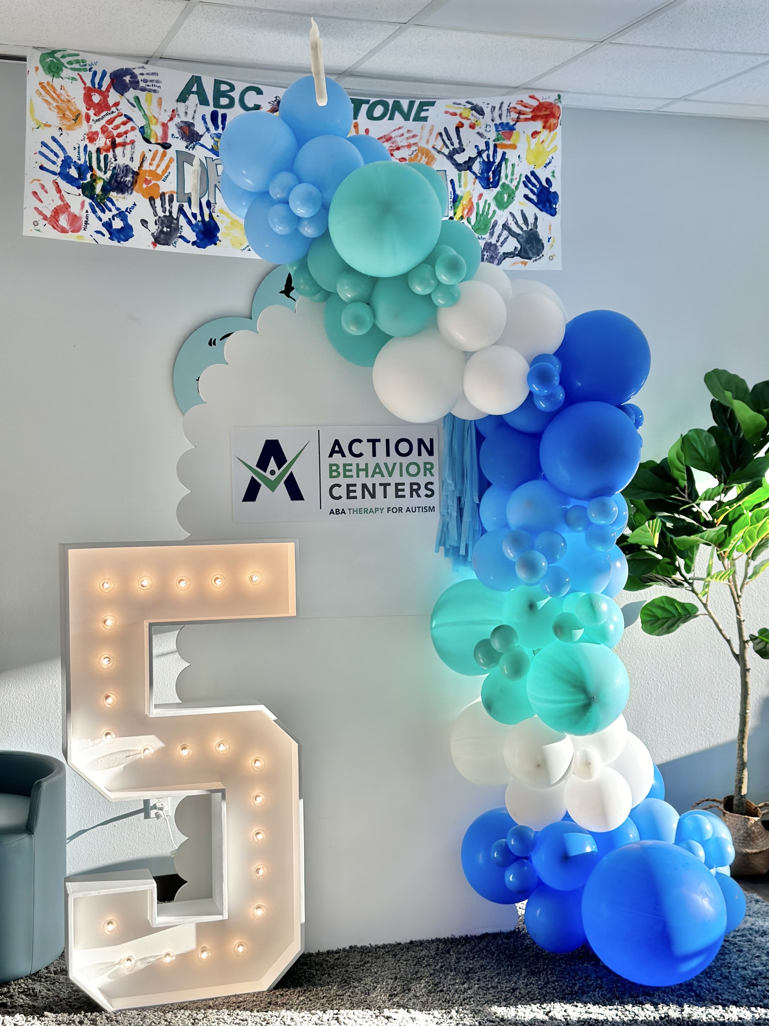 True Celebrations designed this custom balloon installation for Action Behavior Centers’ 5 year anniversary celebration in Stone Oak. Featuring elegant organic balloon décor and branded event styling, this display helped celebrate an important milest